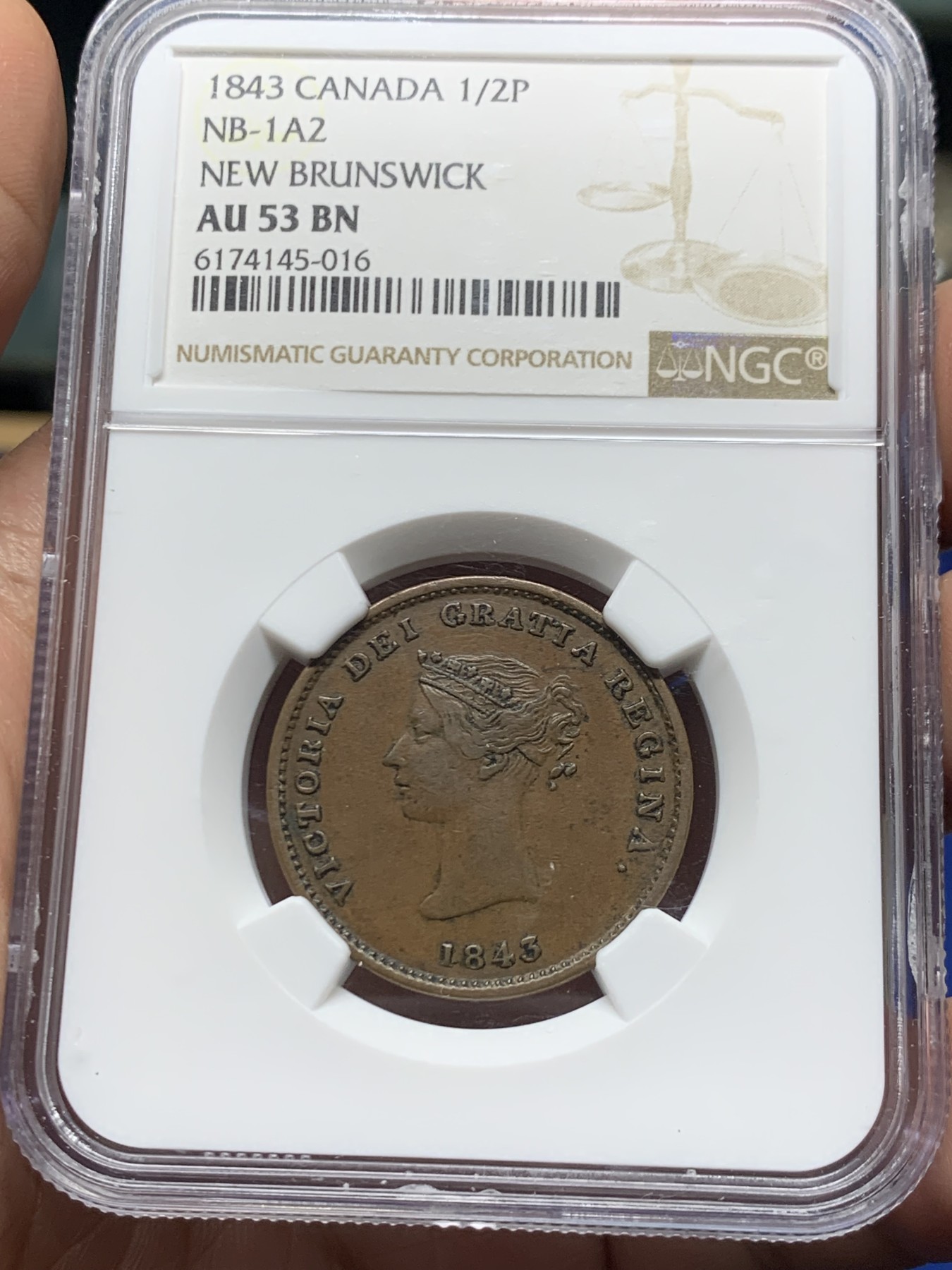 《竞宝斋》第257场-周日，周一 2场连拍 (全场包邮) NGC AU53BN 加拿大1843新布伦瑞克半便士铜币，早期加拿大难得一见，小维青年像+大帆船，比较讨喜的一版小维年轻头像。高分仅个位数，稀见品种