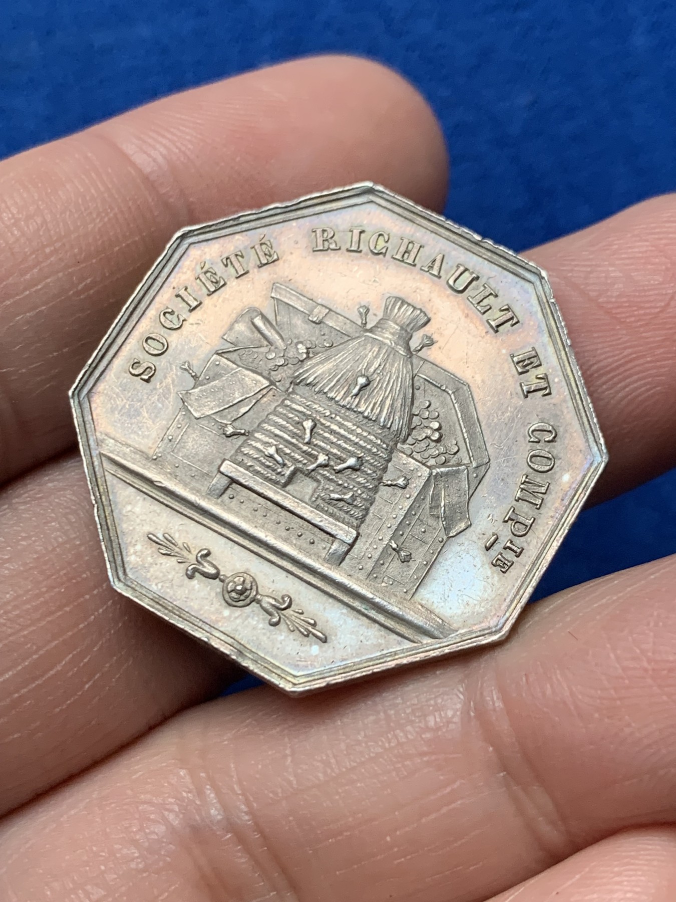 《竞宝斋》第257场-周日，周一 2场连拍 (全场包邮) 法国1854利恩哈特储蓄银行八角银质代币 31mm 14.1克 蜜蜂边铭银标