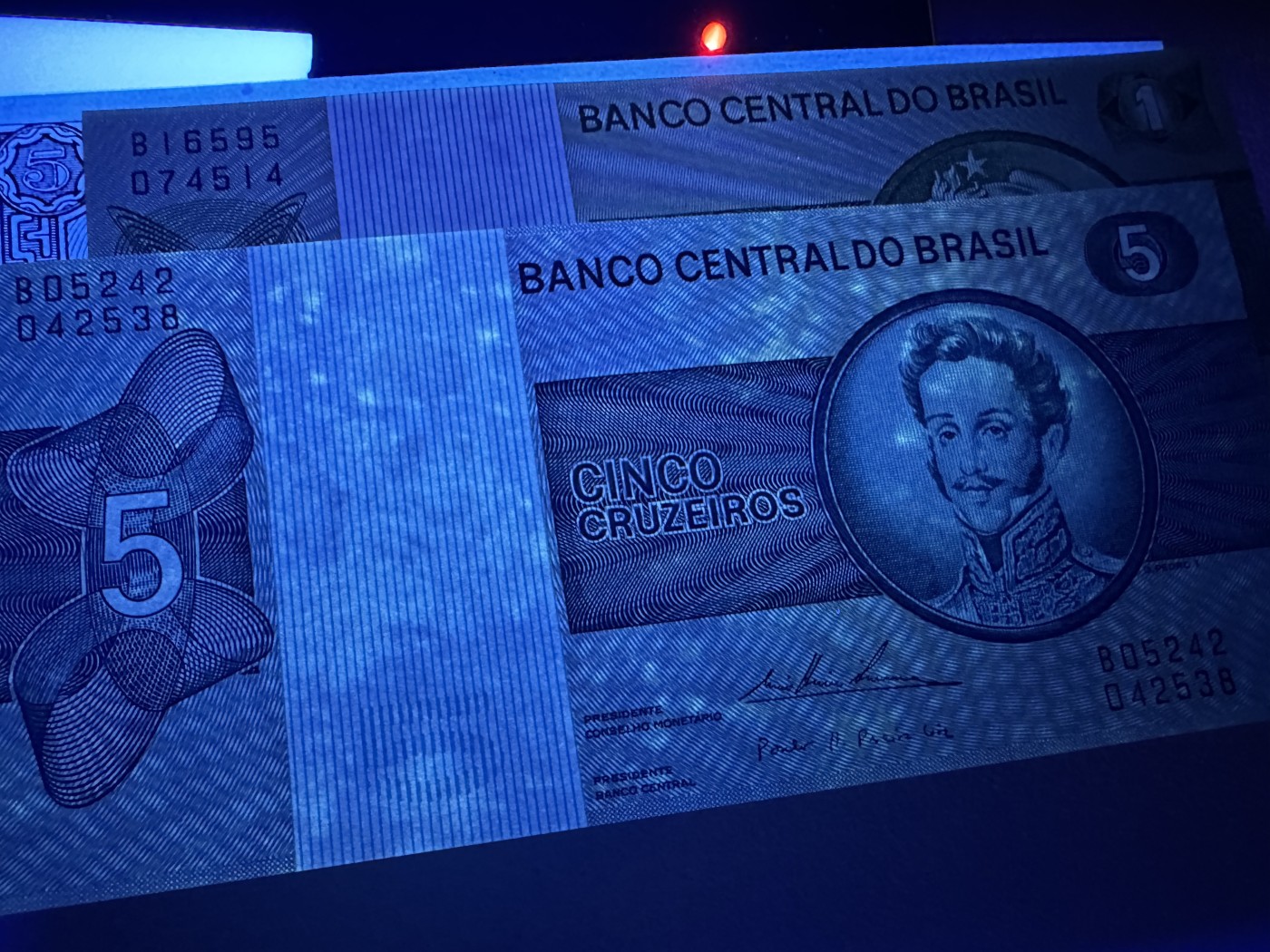 《外钞收藏家》第三百五十六期（美洲纸币专场） 巴西纸币13枚不同 一张有折 有几张有黄潮癍