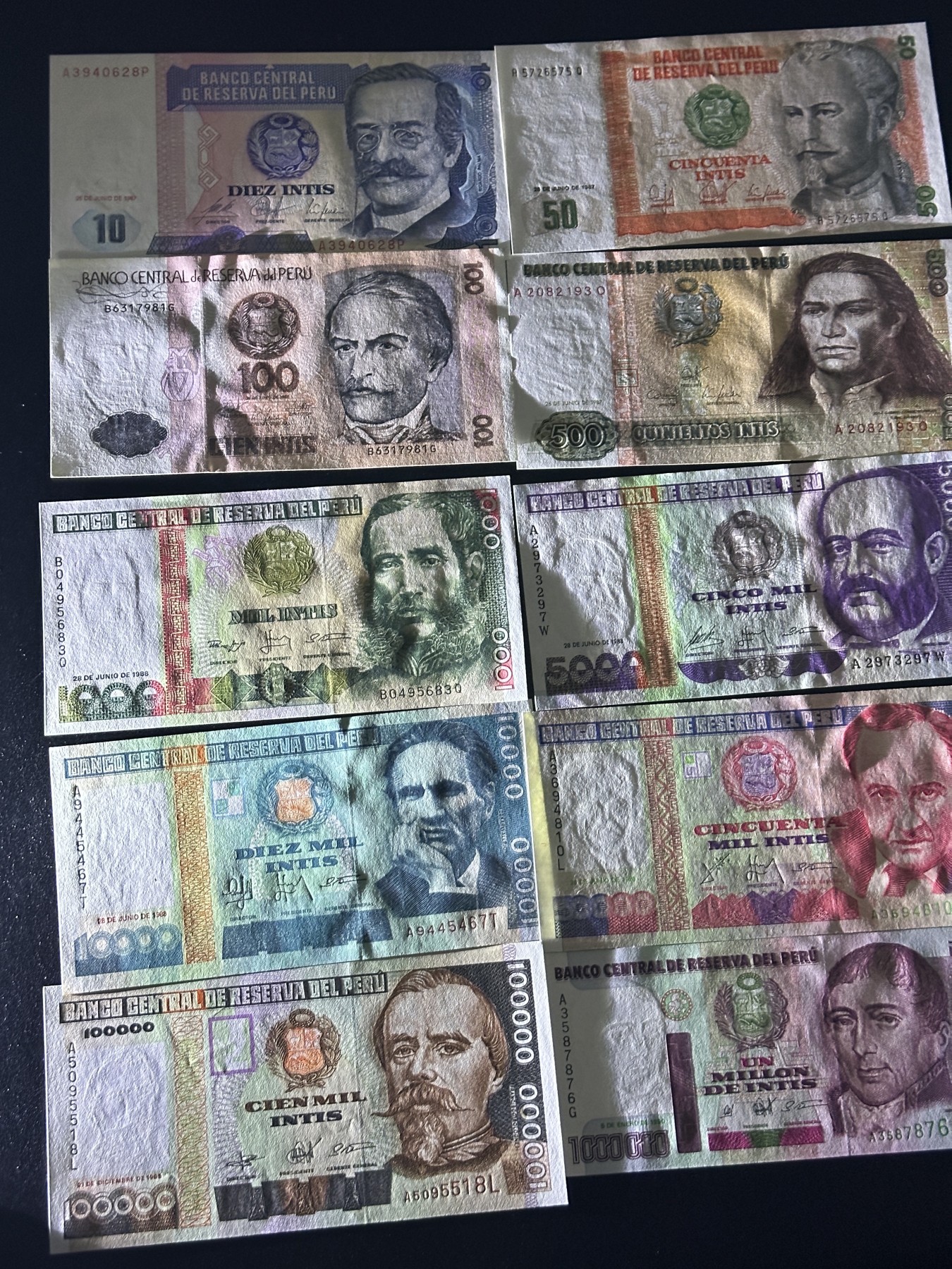 《外钞收藏家》第三百五十六期（美洲纸币专场） 秘鲁中期套币10/50/100/500/1000/5000/10000/50000/10W/100W各种面值，10枚不同 全新 个别有黄潮癍