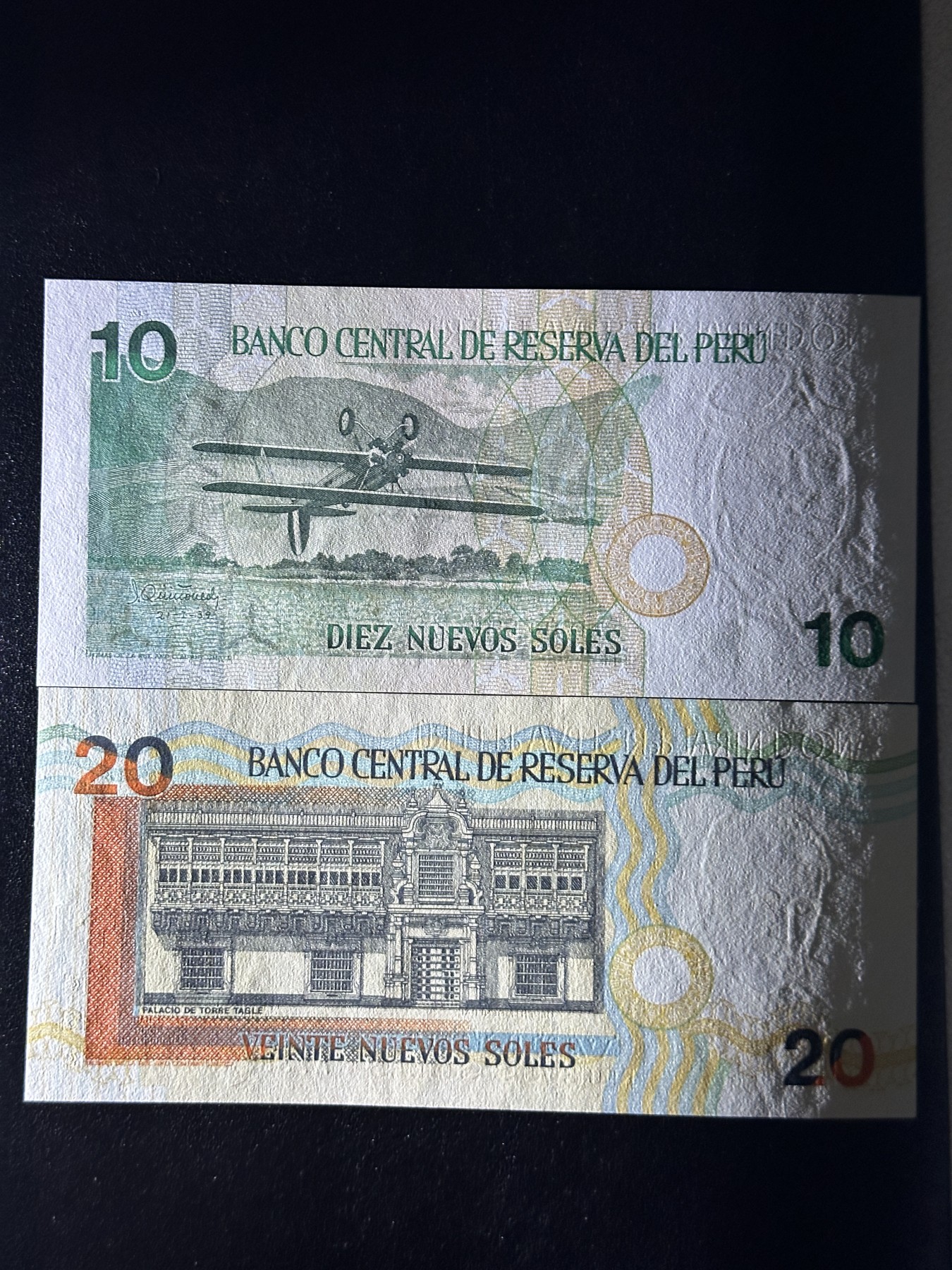 《外钞收藏家》第三百五十六期（美洲纸币专场） 秘鲁1994年10/20索尔，2枚不同 全新