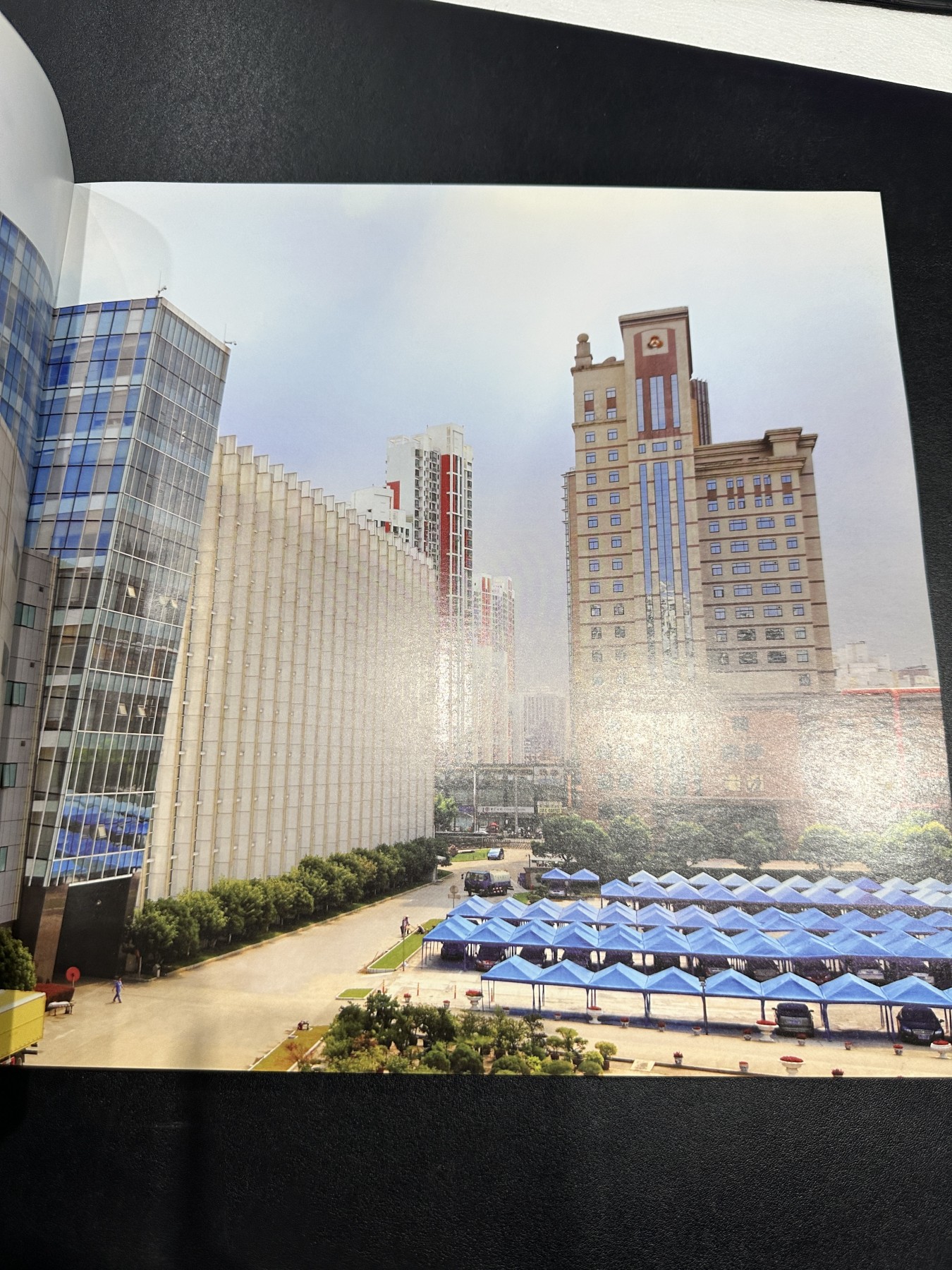 《外钞收藏家》第三百五十六期（美洲纸币专场） 上海印钞有限公司70周年庆典全套资料，包括纪念券、钢版雕刻精品集、光盘、上下册书，全套极少