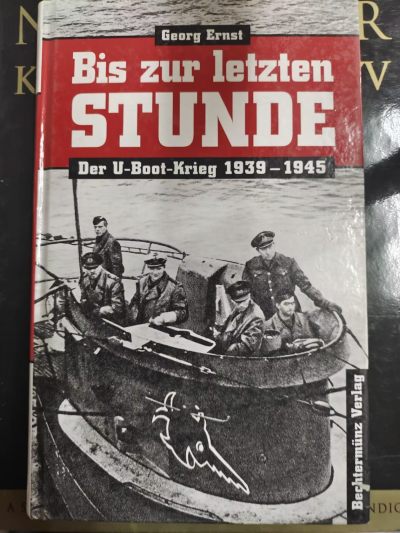 荷兰勋赏制服交流第93场拍卖 - “U艇（1939-1945）” 介绍了二战时期nazi德国海军最具盛名的u艇 其战役和结构历史均有包含 很好的资料书 内容翔实