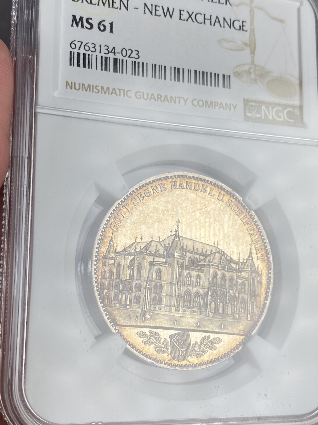 万国钱币拍卖第023期（金辉银韵之夜） NGC MS61 1864年德国不莱梅证交所落成纪念流通1泰勒 经典景观泰勒 发行量仅仅7000枚 金彩裹身