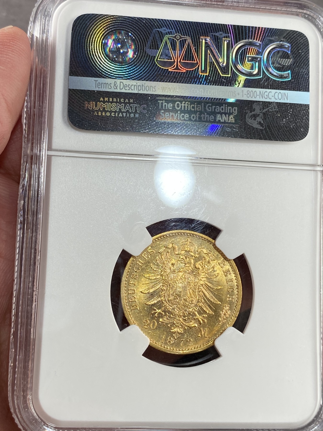 万国钱币拍卖第023期（金辉银韵之夜） NGC MS64 1872年德国符腾堡短翅流通20马克金币 同样两年发行的品种，其中1872只发行了66万枚，实物类镜面质感，品相非常到位的一枚短翅金马克。（有鼓盒现象，如需换盒可免费代劳）