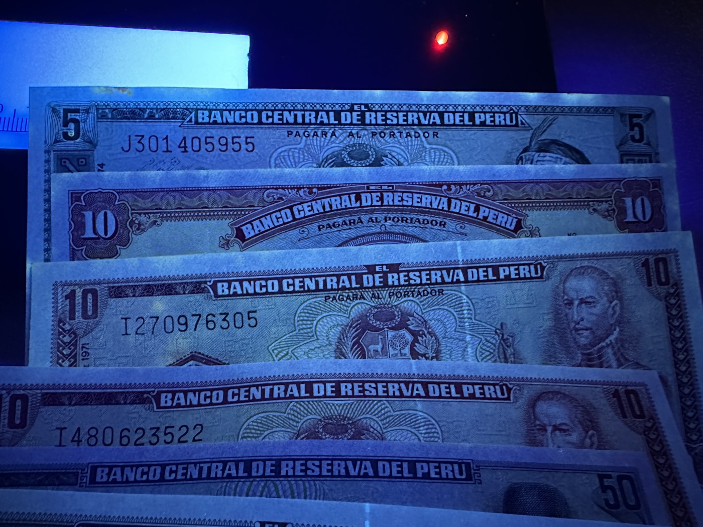 《外钞收藏家》第三百五十六期（美洲纸币专场） 秘鲁早期纸币5/10/10/10/50/100/100各种面值，7枚不同 全新 个别有黄潮癍