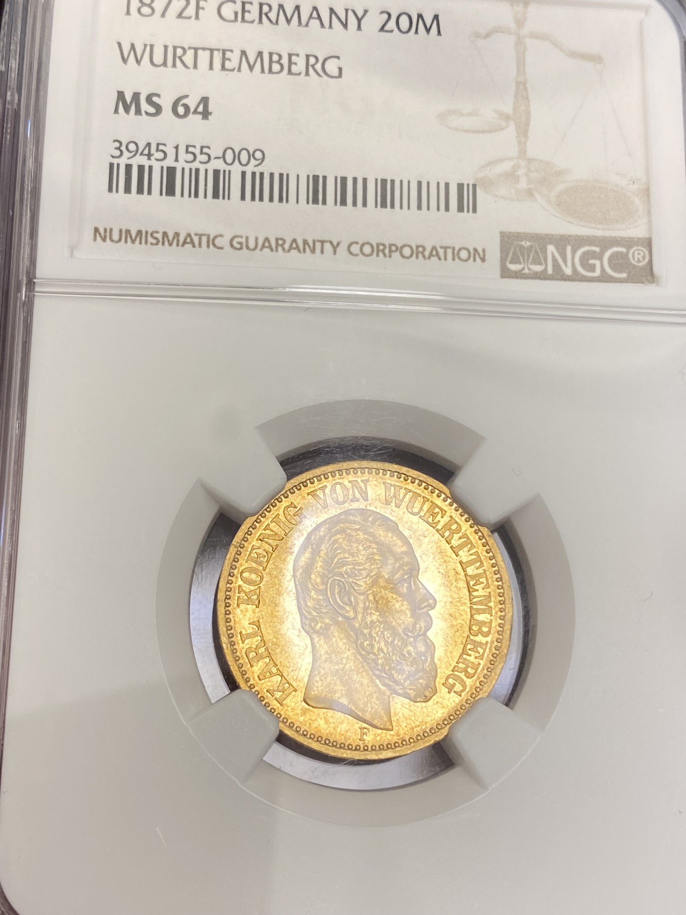 万国钱币拍卖第023期（金辉银韵之夜） NGC MS64 1872年德国符腾堡短翅流通20马克金币 同样两年发行的品种，其中1872只发行了66万枚，实物类镜面质感，品相非常到位的一枚短翅金马克。（有鼓盒现象，如需换盒可免费代劳）