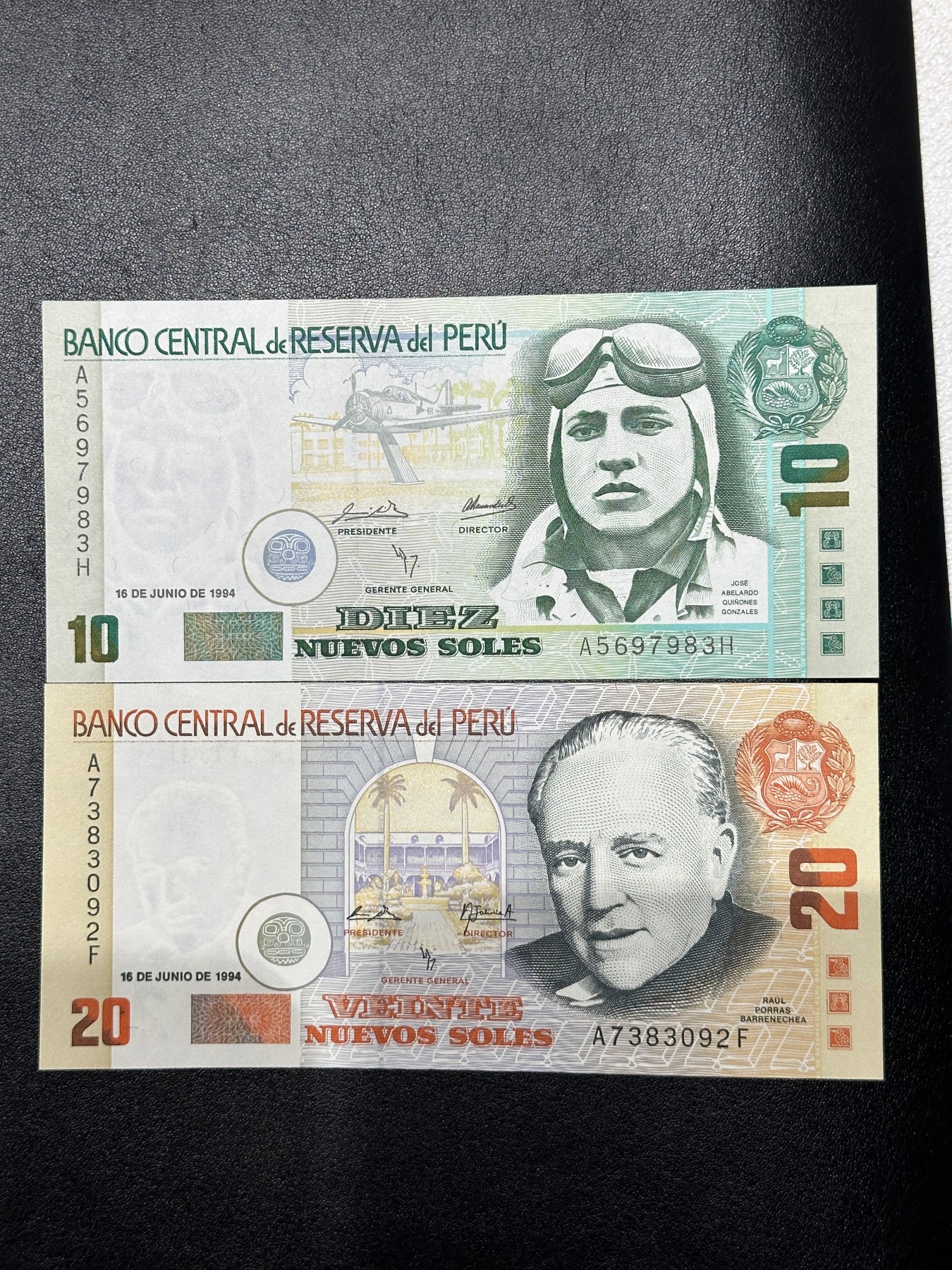 《外钞收藏家》第三百五十六期（美洲纸币专场） 秘鲁1994年10/20索尔，2枚不同 全新