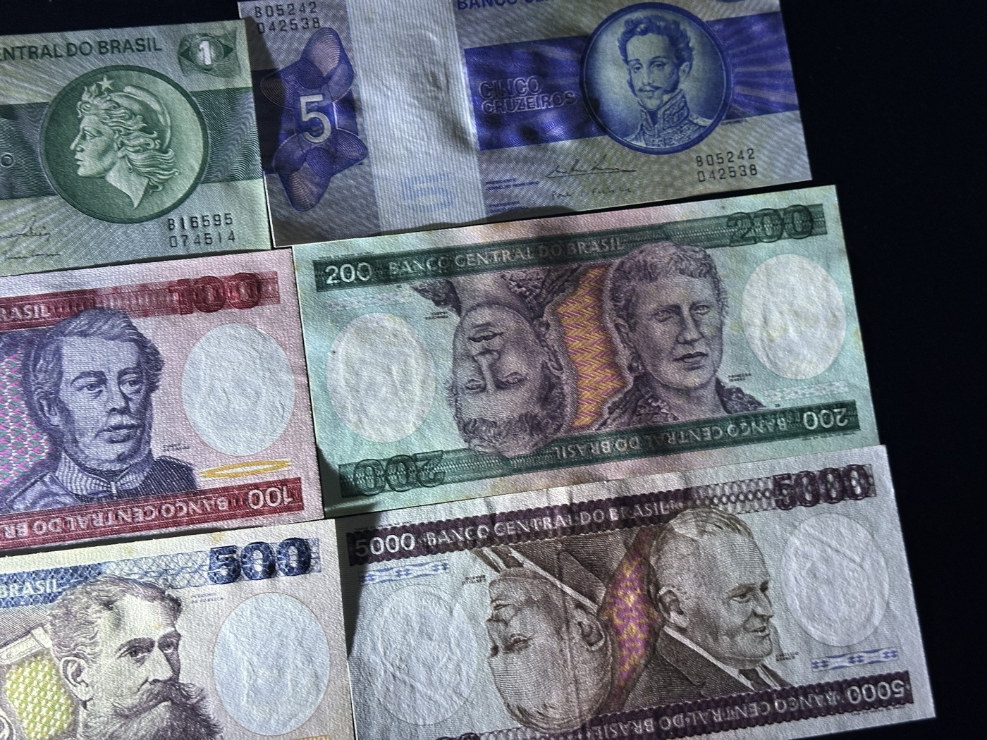 《外钞收藏家》第三百五十六期（美洲纸币专场） 巴西纸币13枚不同 一张有折 有几张有黄潮癍