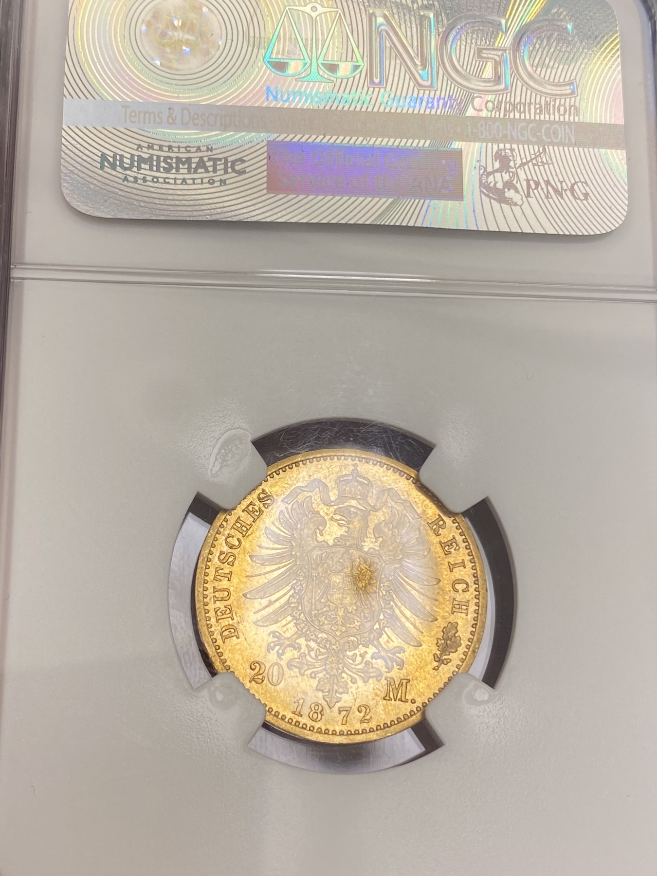 万国钱币拍卖第023期（金辉银韵之夜） NGC MS64 1872年德国符腾堡短翅流通20马克金币 同样两年发行的品种，其中1872只发行了66万枚，实物类镜面质感，品相非常到位的一枚短翅金马克。（有鼓盒现象，如需换盒可免费代劳）