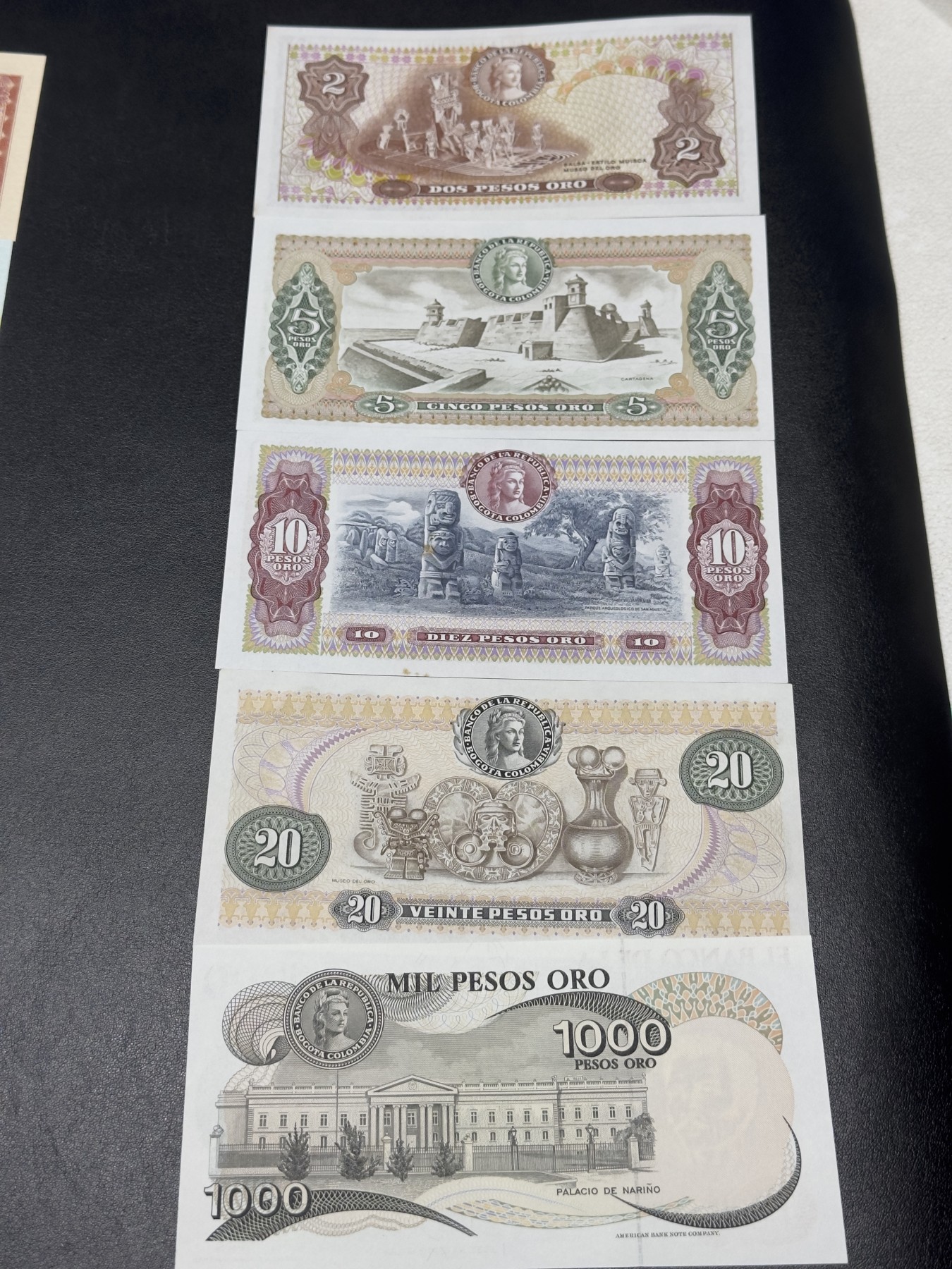 《外钞收藏家》第三百五十六期（美洲纸币专场） 哥伦比亚2/5/10/20/1000比索，5枚 有两张有黄斑
