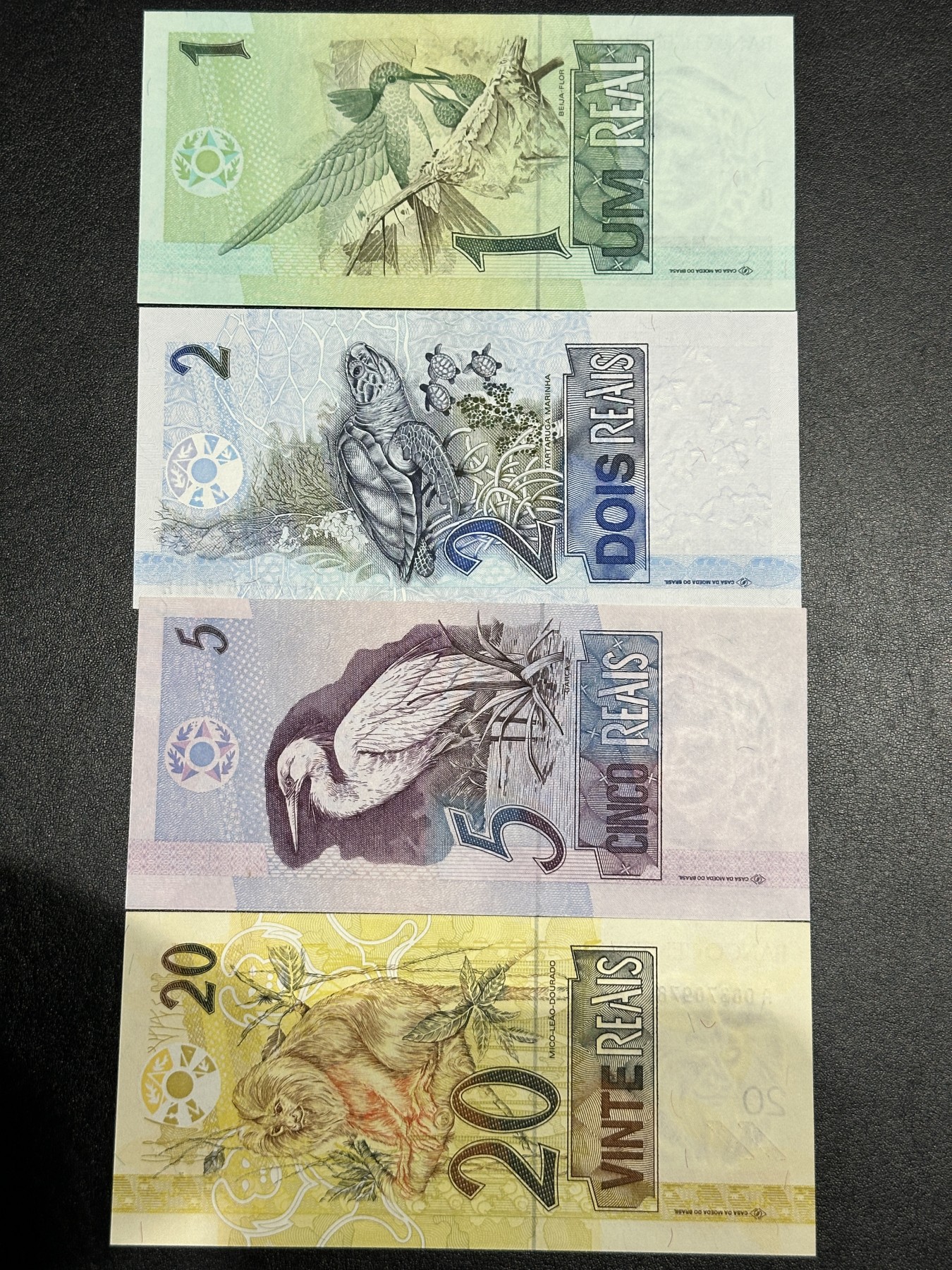 《外钞收藏家》第三百五十六期（美洲纸币专场） 巴西现代币1-20，4枚 全新