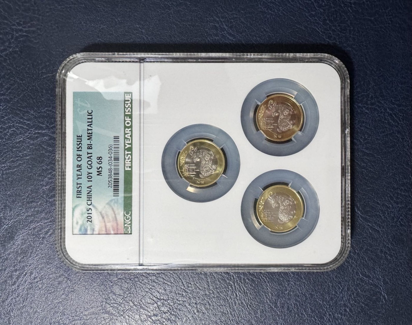 收藏联盟Quantum Auction 第337期拍卖  中国2015年羊年纪念币10元三枚一组 NGC MS68 壳子边缘封装有瑕疵，细节如图