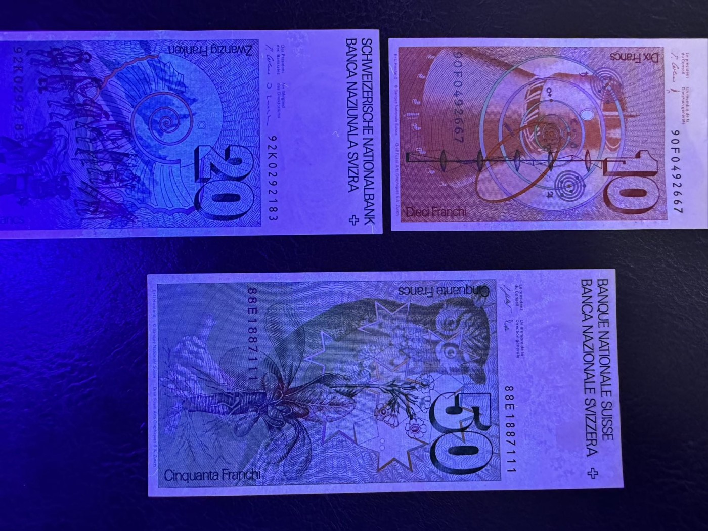 收藏联盟Quantum Auction 第337期拍卖  瑞士联邦1988-92年10-20-50法郎 品相分别为AU和UNC- 