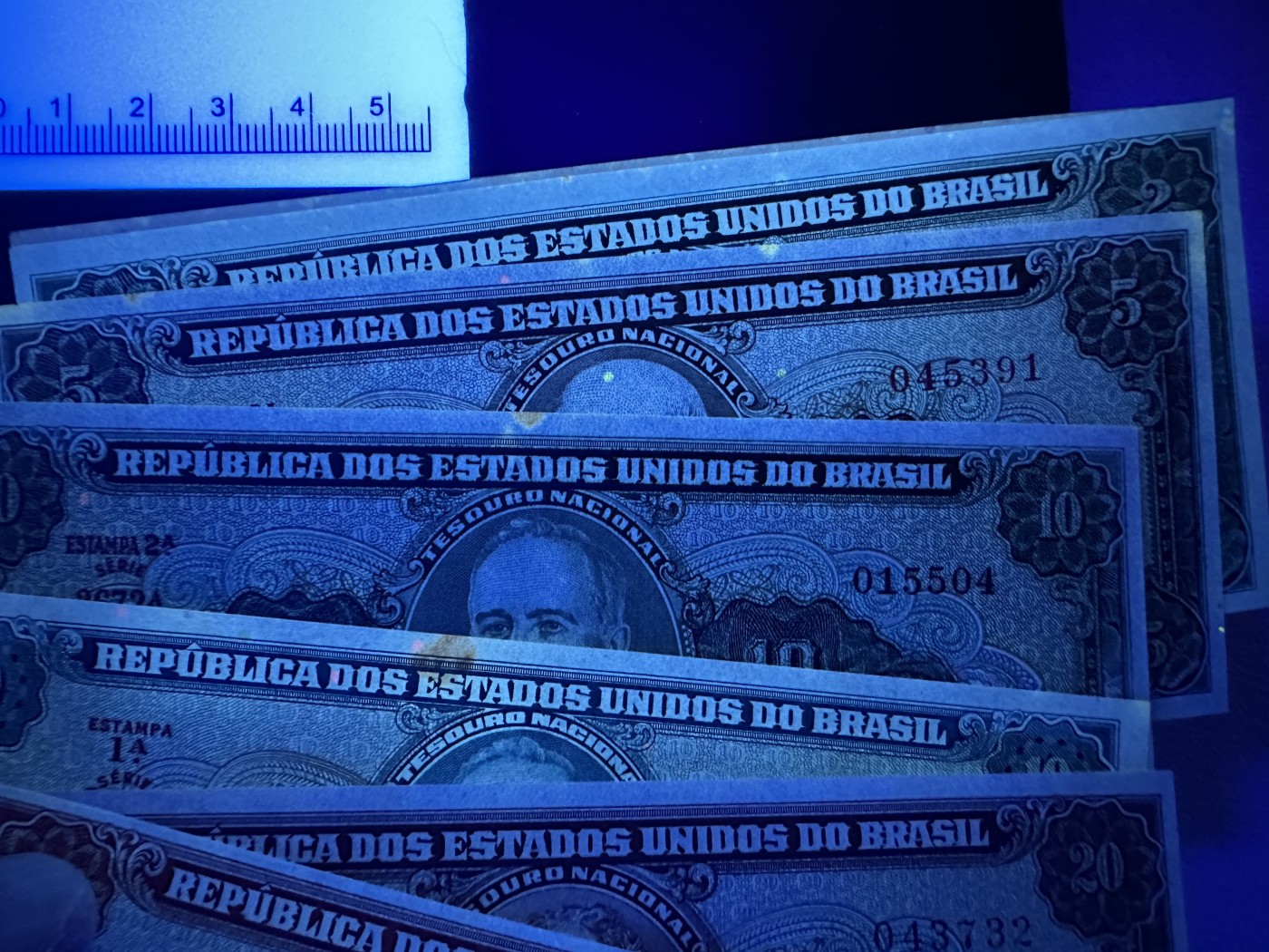 《外钞收藏家》第三百五十六期（美洲纸币专场） 巴西早期镜框式肖像版纸币，7枚 全新 个别有黄斑