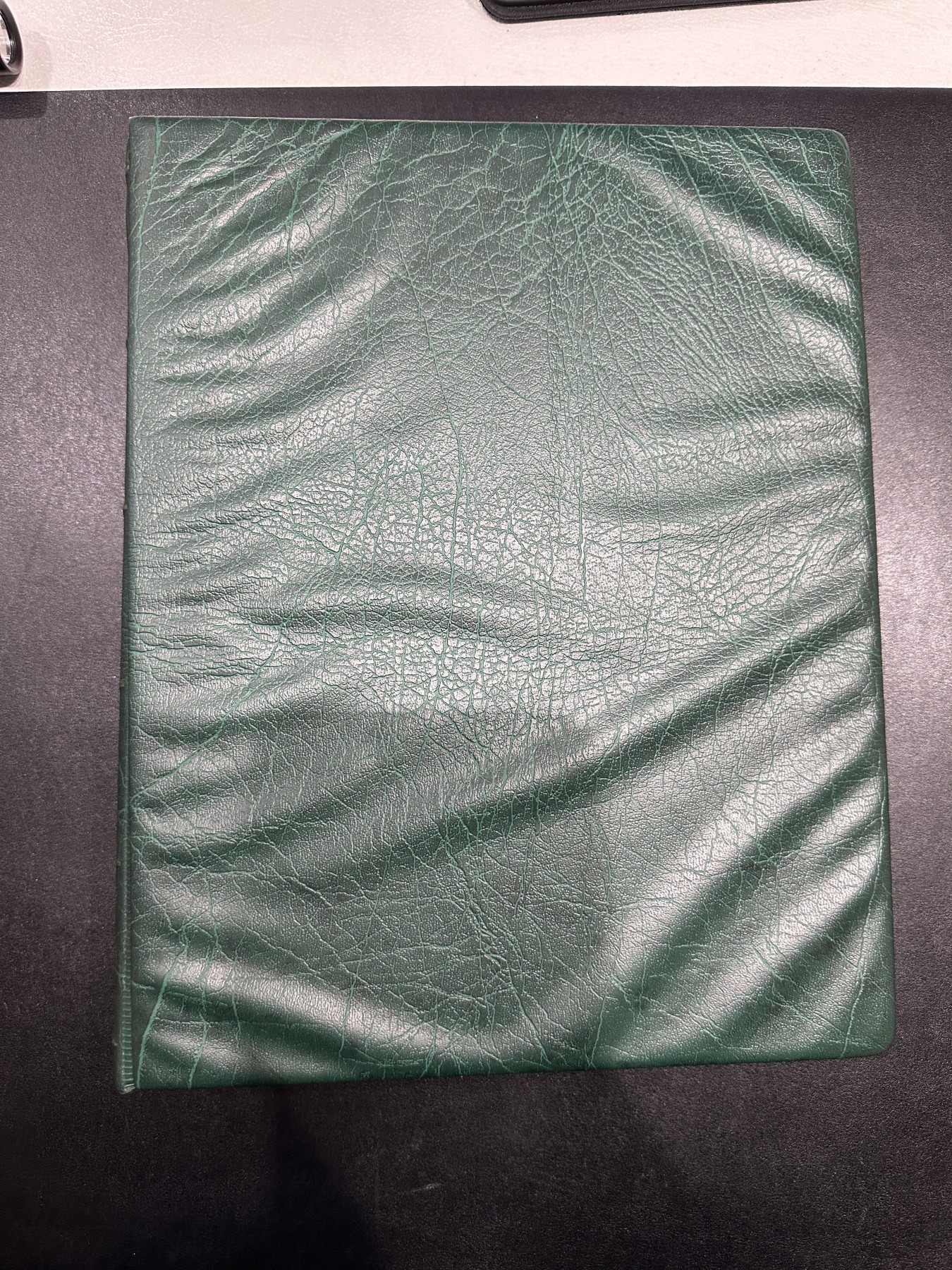 《外钞收藏家》第三百五十六期（美洲纸币专场） 德国绿色灯塔收藏册1本，带3格+黑色分隔页（28页+29页），二手 没有外面的册子封套