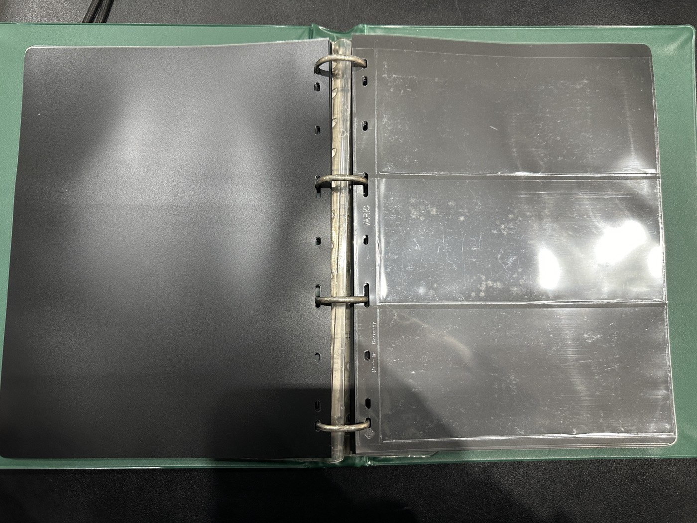 《外钞收藏家》第三百五十六期（美洲纸币专场） 德国绿色灯塔收藏册1本，带3格+黑色分隔页（28页+29页），二手 没有外面的册子封套