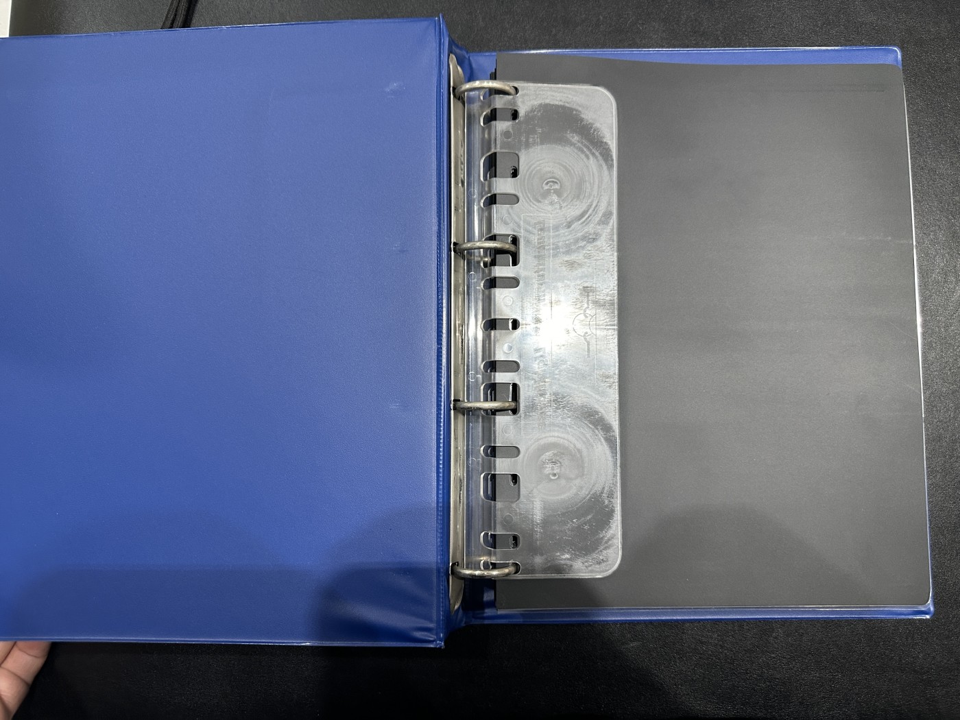 《外钞收藏家》第三百五十六期（美洲纸币专场） 德国蓝色灯塔收藏册1本，带3格+黑色分隔页（28页+29页），二手 没有外面的册子封套