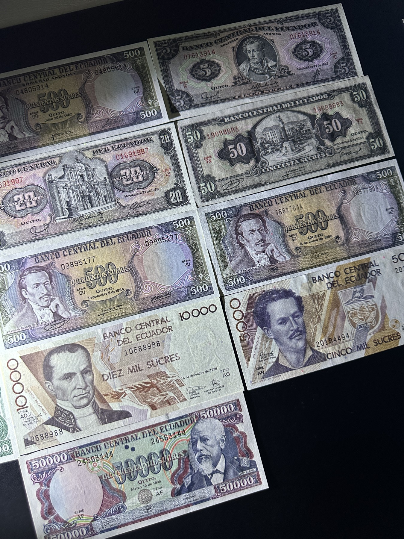 《外钞收藏家》第三百五十六期（美洲纸币专场） 厄瓜多尔纸币13枚不同 全新 个别有黄潮癍