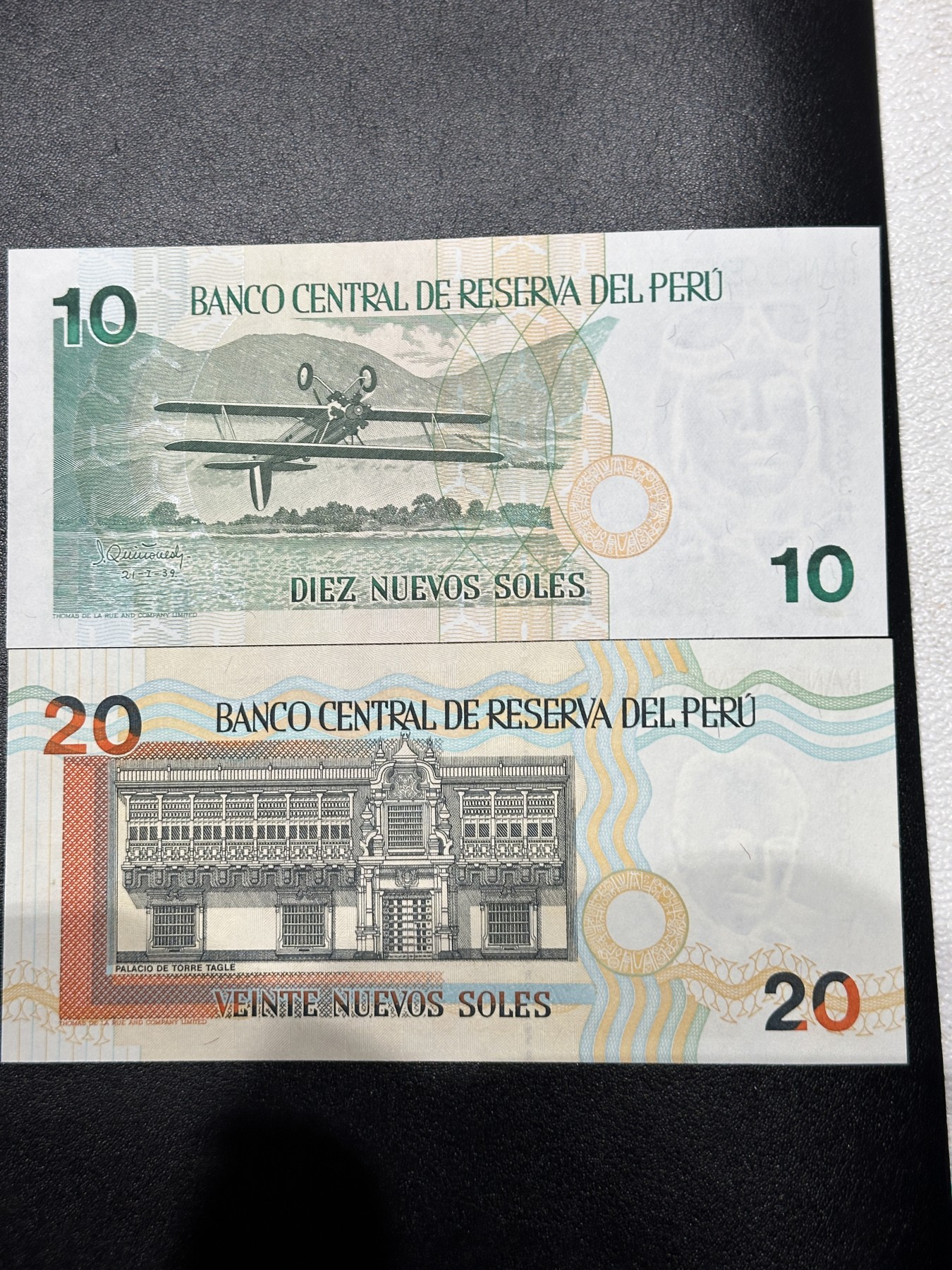 《外钞收藏家》第三百五十六期（美洲纸币专场） 秘鲁1994年10/20索尔，2枚不同 全新