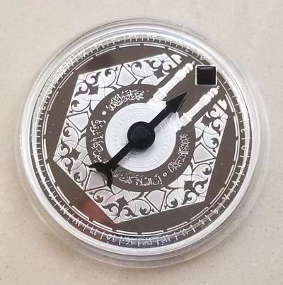 【币将精彩】世界钱币拍卖专场(2024-4-17) - 尼日尔2012年麦加的方向纪念银币，面值1000法郎出999银50克,镶嵌黑色水晶和指南针，发行1434枚，带证书包装。