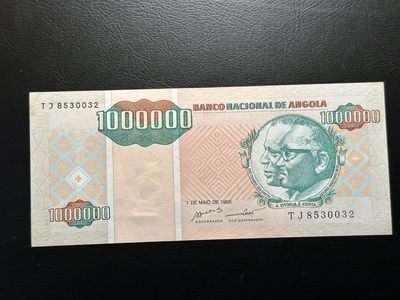 八十四场 - 安哥拉1995年100万宽扎，品相unc-（微黄无折）号码全程无47！品种好！大面值！