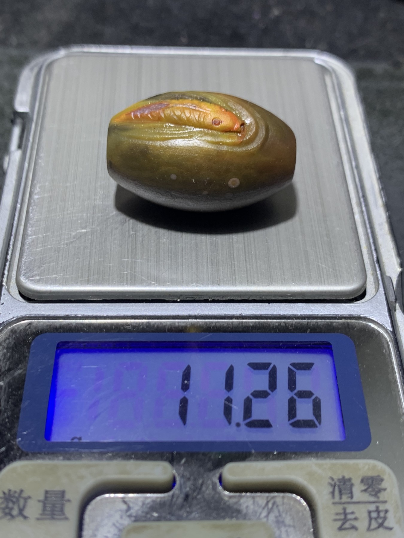 精美亚光战国红玛瑙手工俏色巧雕鲤鱼出水桶珠一个，