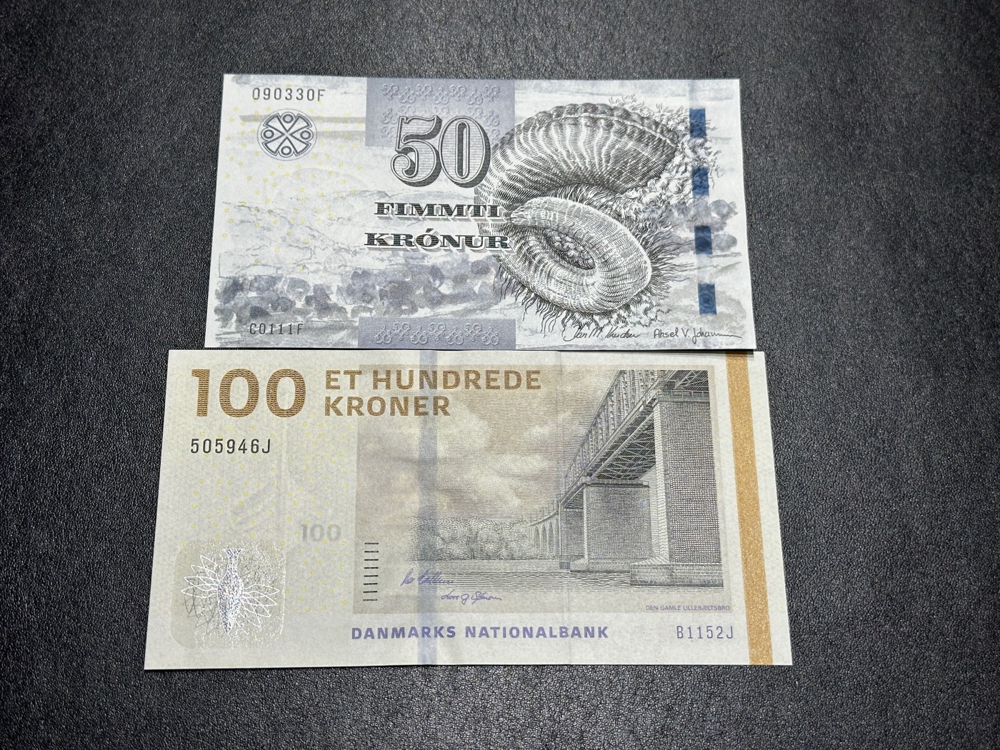 《外钞收藏家》第三百六十七期 丹麦100克朗+法罗群岛50 两张一起 全新UNC