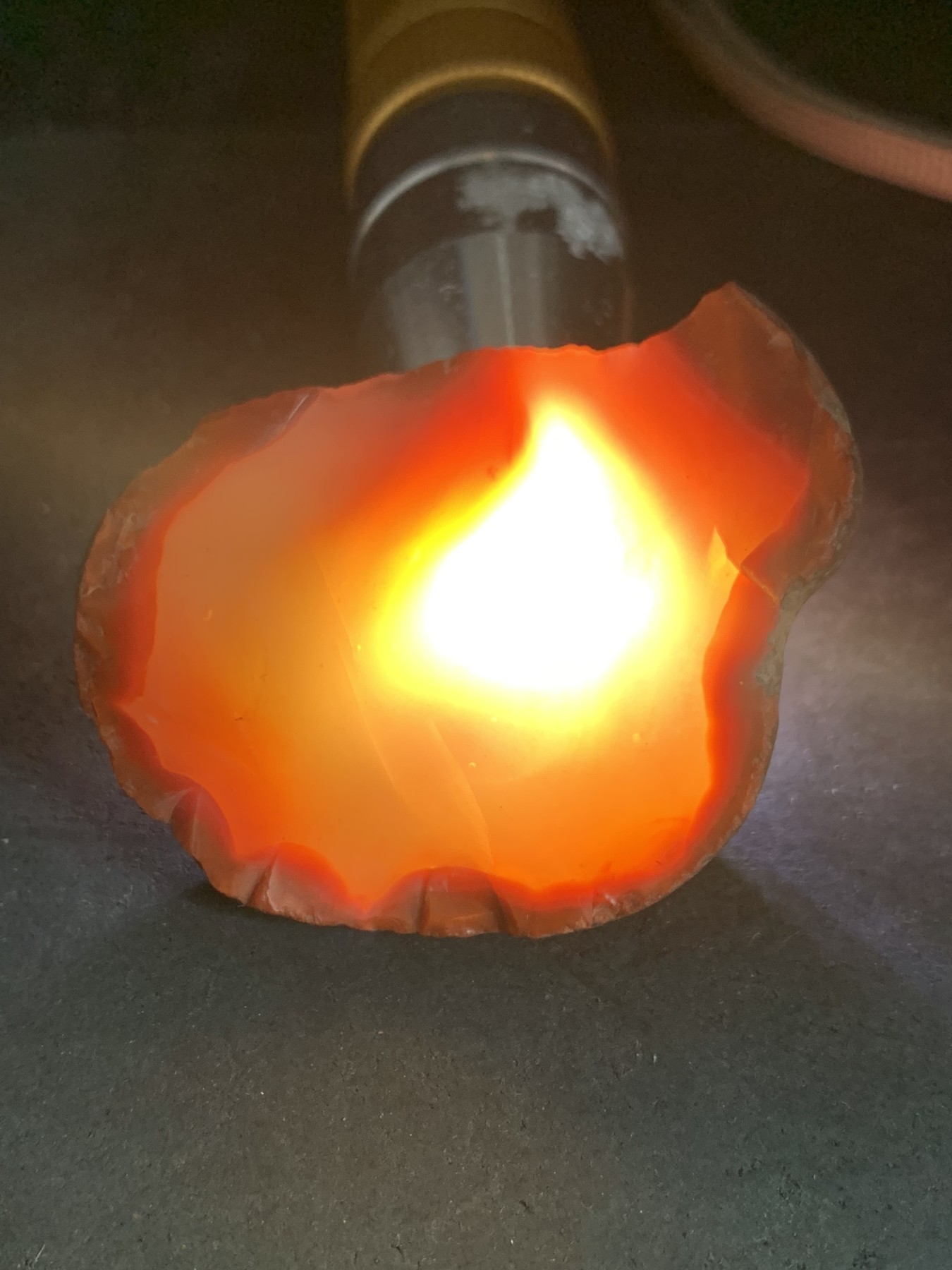 精美荔枝冻飘柿子红原皮南红玛瑙明料原石一颗，