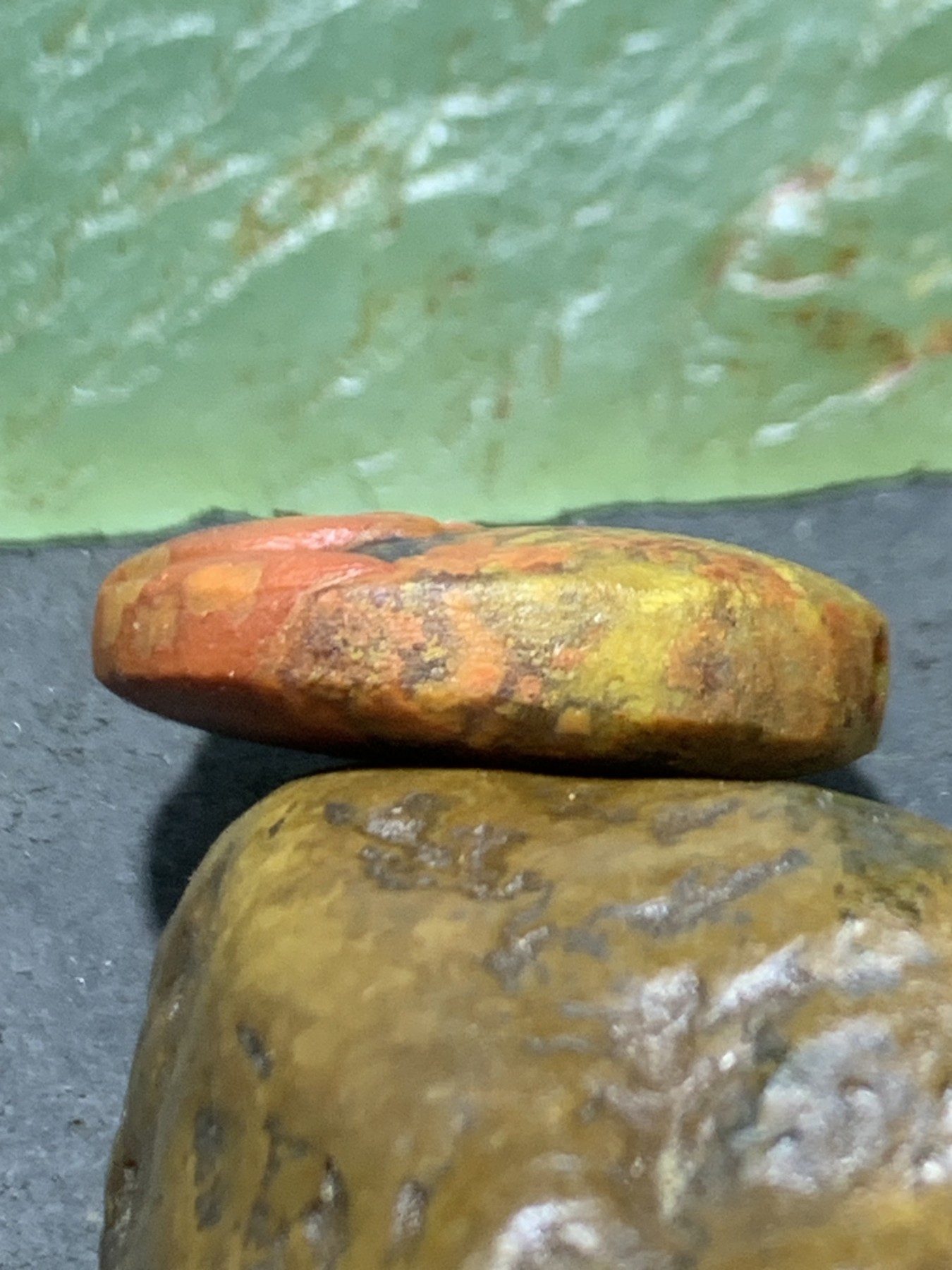 精美亚光草花纹战国红玛瑙手工俏色巧雕荷花板珠一个！
