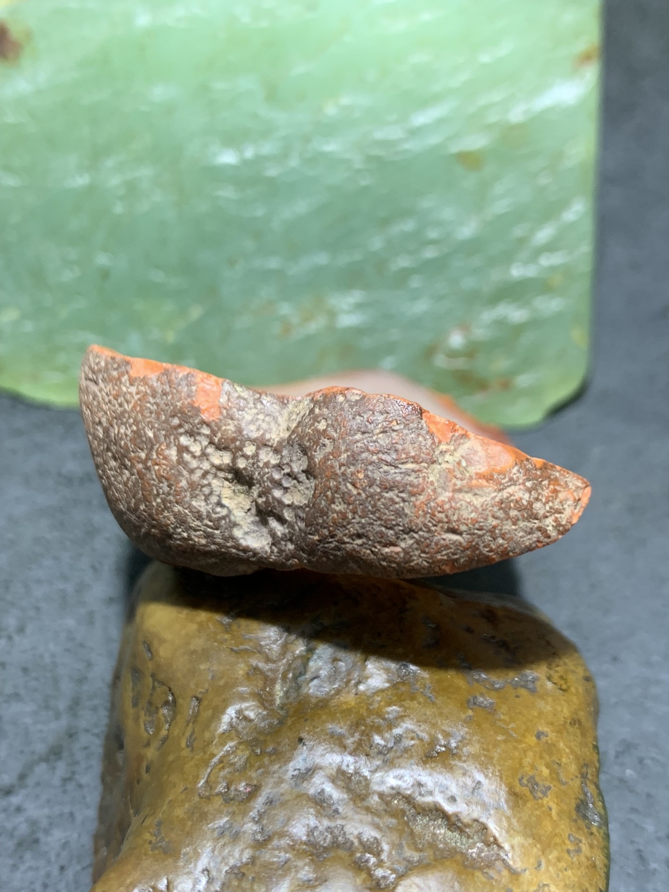 精美荔枝冻飘柿子红原皮南红玛瑙明料原石一颗，