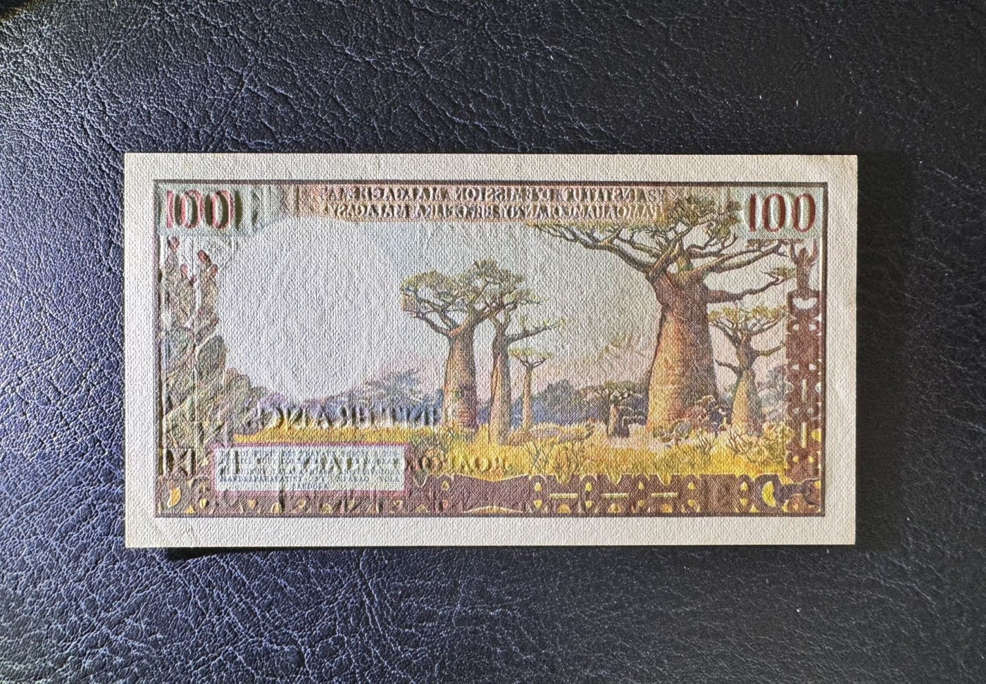 收藏联盟Quantum Auction 第337期拍卖  马达加斯加1966年100法郎 品相UNC- 猴面包树