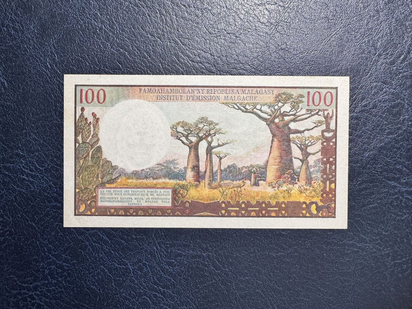 收藏联盟Quantum Auction 第337期拍卖  马达加斯加1966年100法郎 品相UNC- 猴面包树