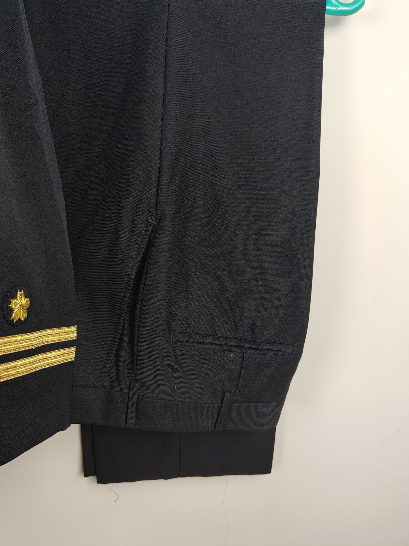 全场0元起拍 第147期 咸鱼国勋章拍卖专场 4月14日（周日）下午6：00开始 日本海上干部制服一套 胸围104 肩宽46 衣长72 袖长55 腰围76 裤长98