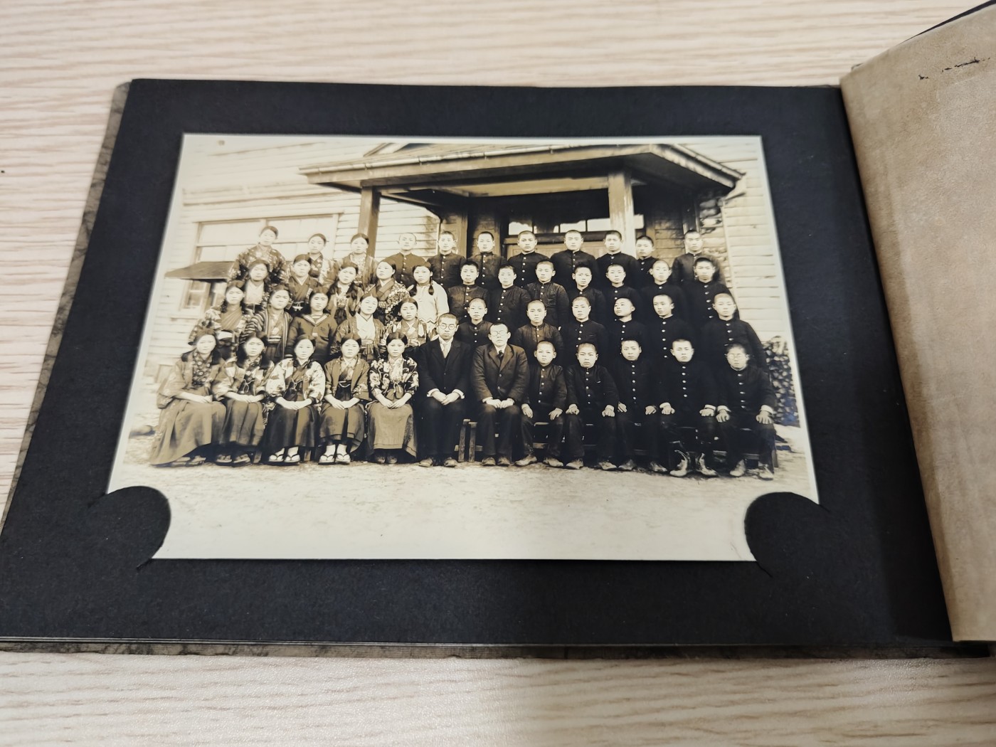 全场0元起拍 第147期 咸鱼国勋章拍卖专场 4月14日（周日）下午6：00开始 日本战时 毕业纪念册