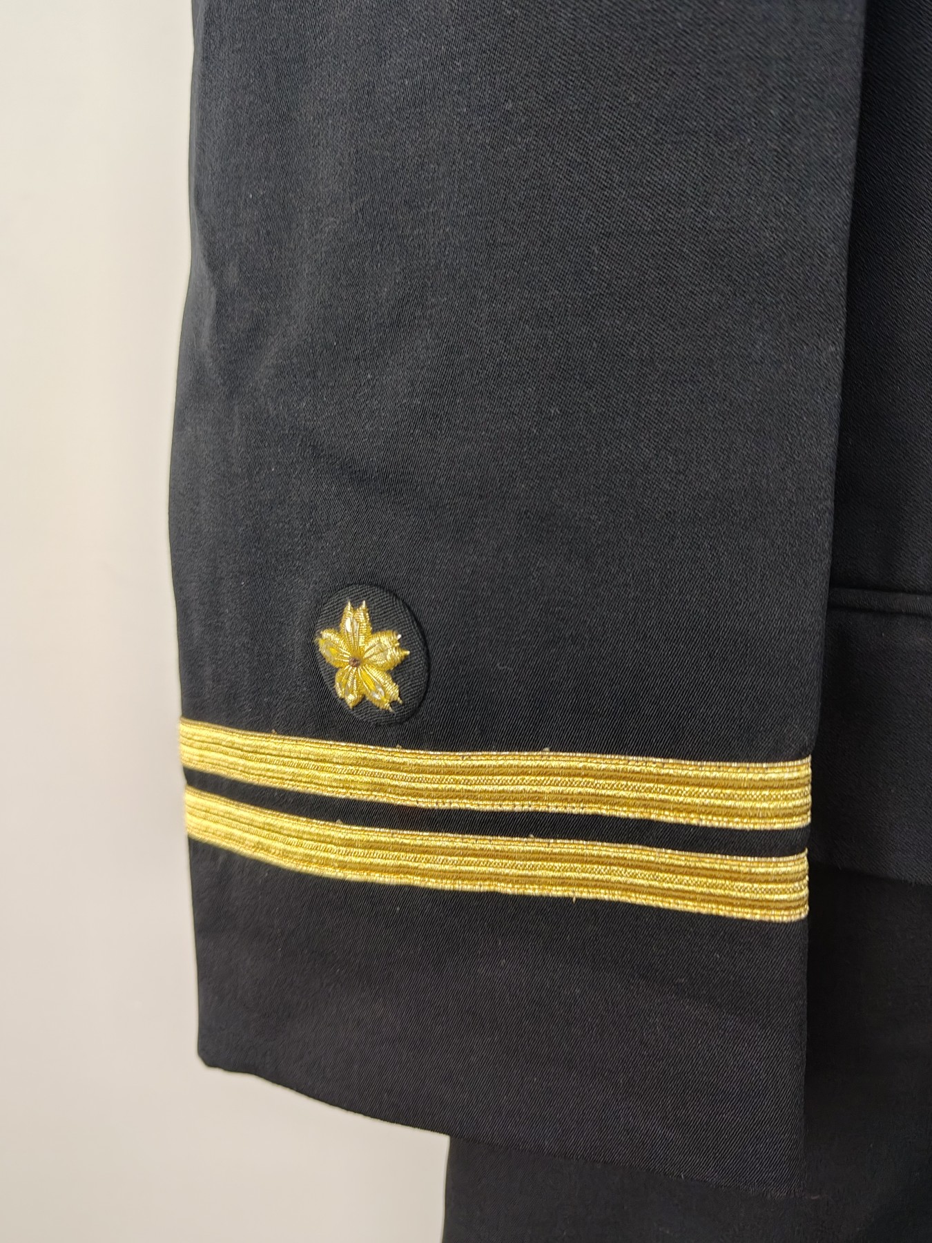 全场0元起拍 第147期 咸鱼国勋章拍卖专场 4月14日（周日）下午6：00开始 日本海上干部制服一套 胸围104 肩宽46 衣长72 袖长55 腰围76 裤长98