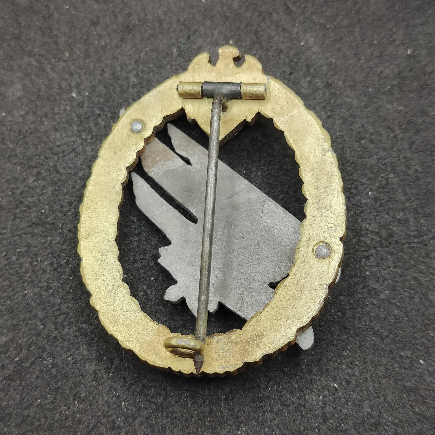 全场0元起拍 第147期 咸鱼国勋章拍卖专场 4月14日（周日）下午6：00开始 西德战后去标版57版陆军空降猎兵/伞兵奖章 战时的章 战后去标