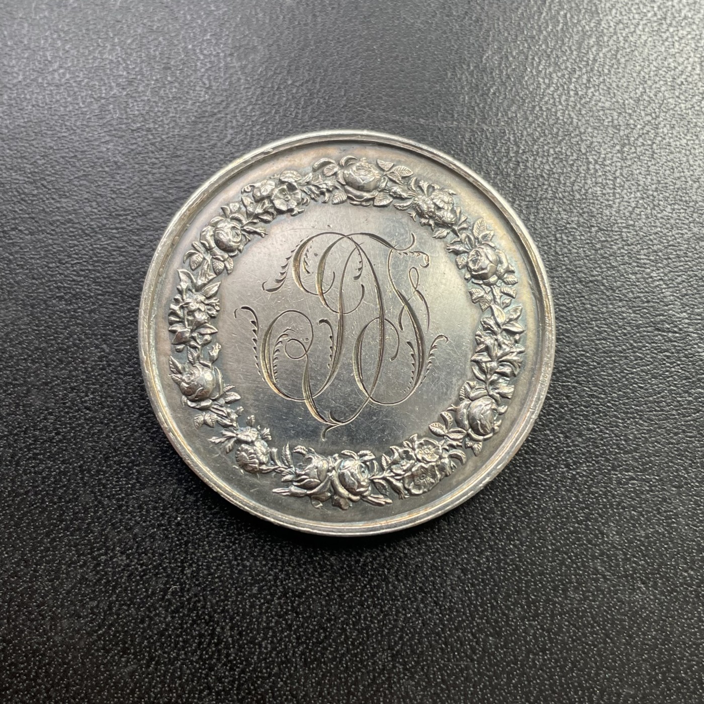 「木头集藏」章牌专场-第40期 1888年法国婚礼银章  直径：34mm，15.7g，边铭：丰饶角 ARGENT，1888年刻字使用