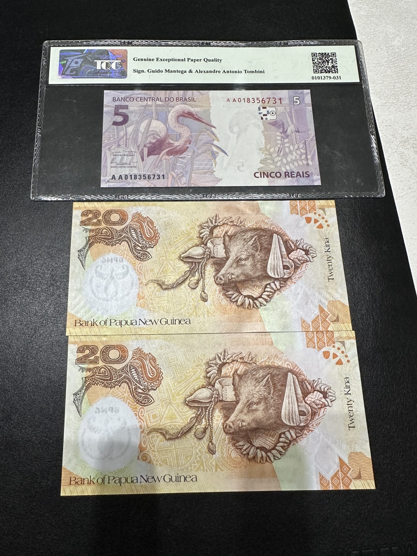 《外钞收藏家》第三百五十八期（连拍第三场） 巴布亚20一对含补号+巴西AA版5元 全新UNC
