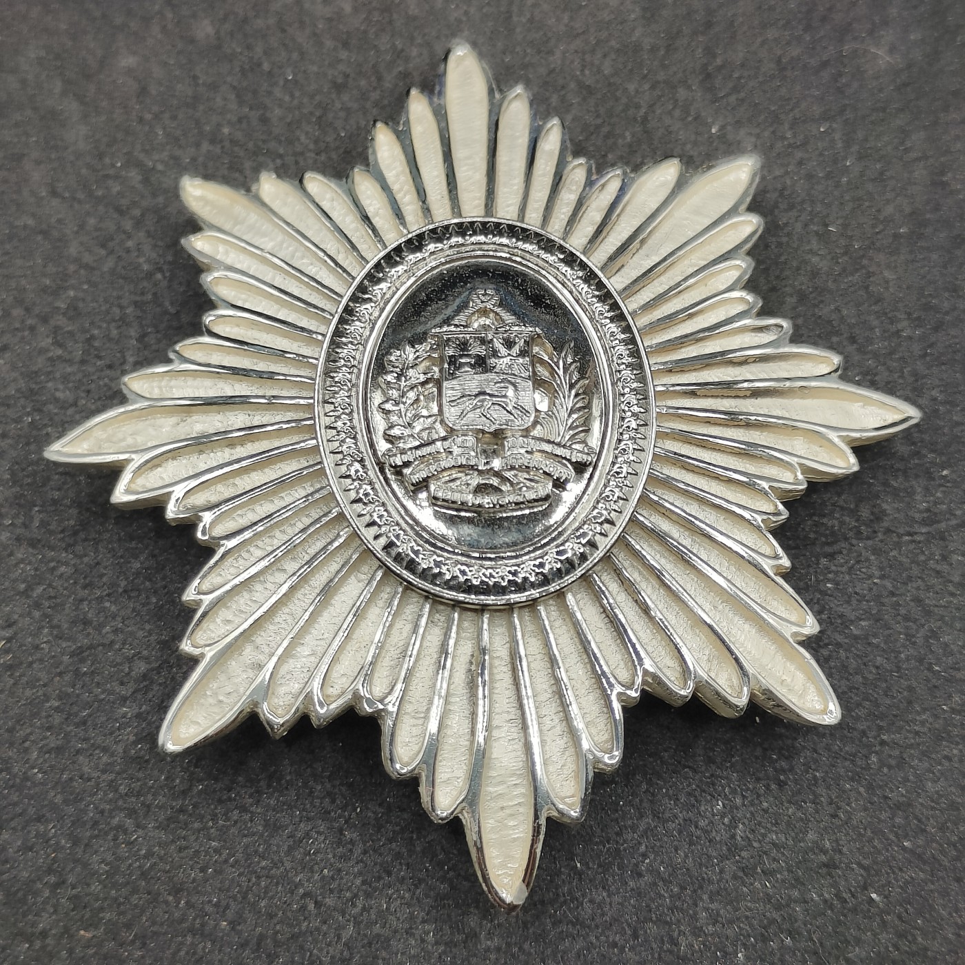 全场0元起拍 第147期 咸鱼国勋章拍卖专场 4月14日（周日）下午6：00开始 委内瑞拉最高荣誉 解放者勋章星芒 玻利瓦尔勋章