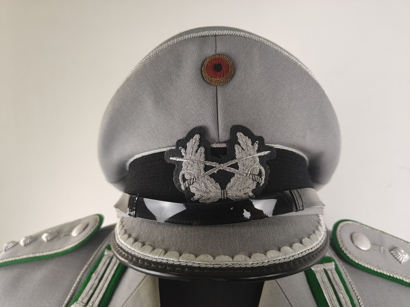 全场0元起拍 第147期 咸鱼国勋章拍卖专场 4月14日（周日）下午6：00开始 西德陆军尉官大檐帽 58CM