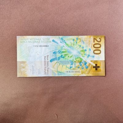 134th 香港渣打100和1000圆AA冠，瑞士200法郎新日期，阿联酋500迪拉姆001首发冠 - 19N3864862