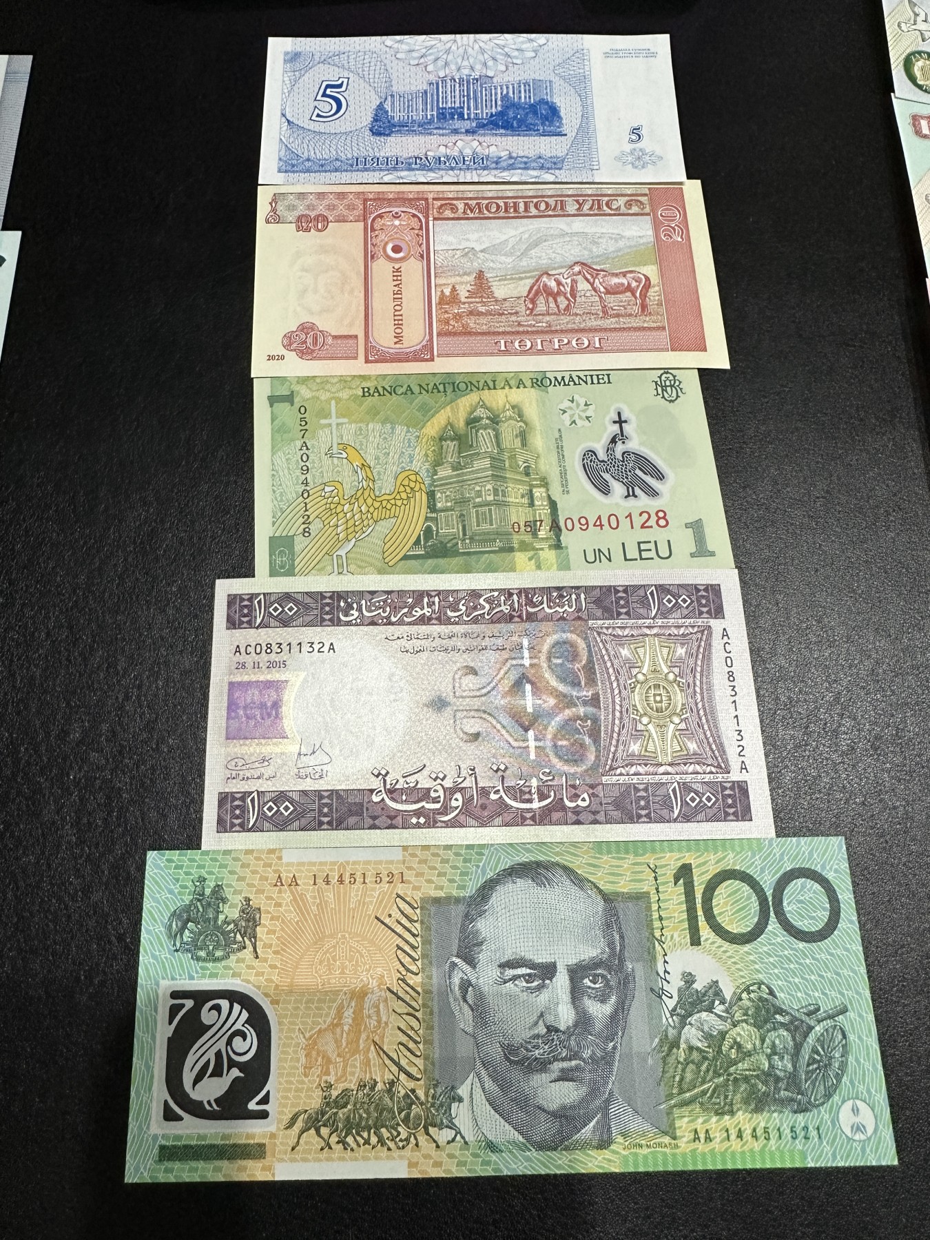 《外钞收藏家》第三百五十八期（连拍第三场） 澳大利亚AA版100澳元+散钞4张 全新UNC