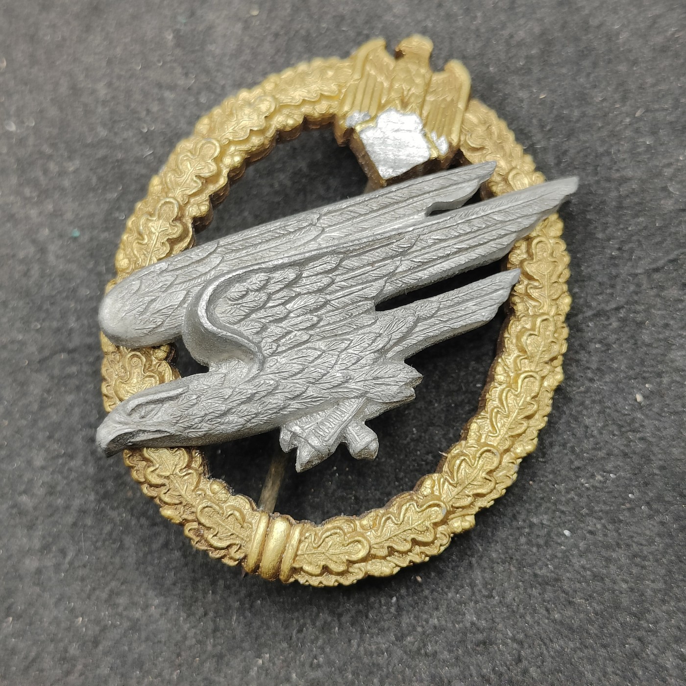 全场0元起拍 第147期 咸鱼国勋章拍卖专场 4月14日（周日）下午6：00开始 西德战后去标版57版陆军空降猎兵/伞兵奖章 战时的章 战后去标