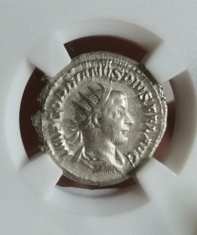 瓶子🏺第136期拍卖会 -  公元238-244年 古罗马帝国时代	 戈尔狄安三世背:天意女神 1安东尼安银币4.76克