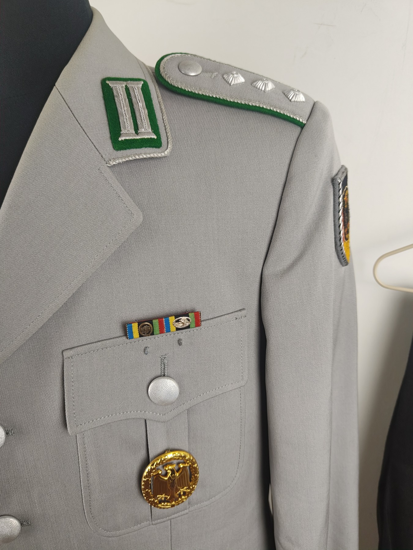 全场0元起拍 第147期 咸鱼国勋章拍卖专场 4月14日（周日）下午6：00开始 西德陆军步兵常服一套 上尉阶级 胸围105 肩宽48 衣长76 袖长60 腰围86 裤长98+10