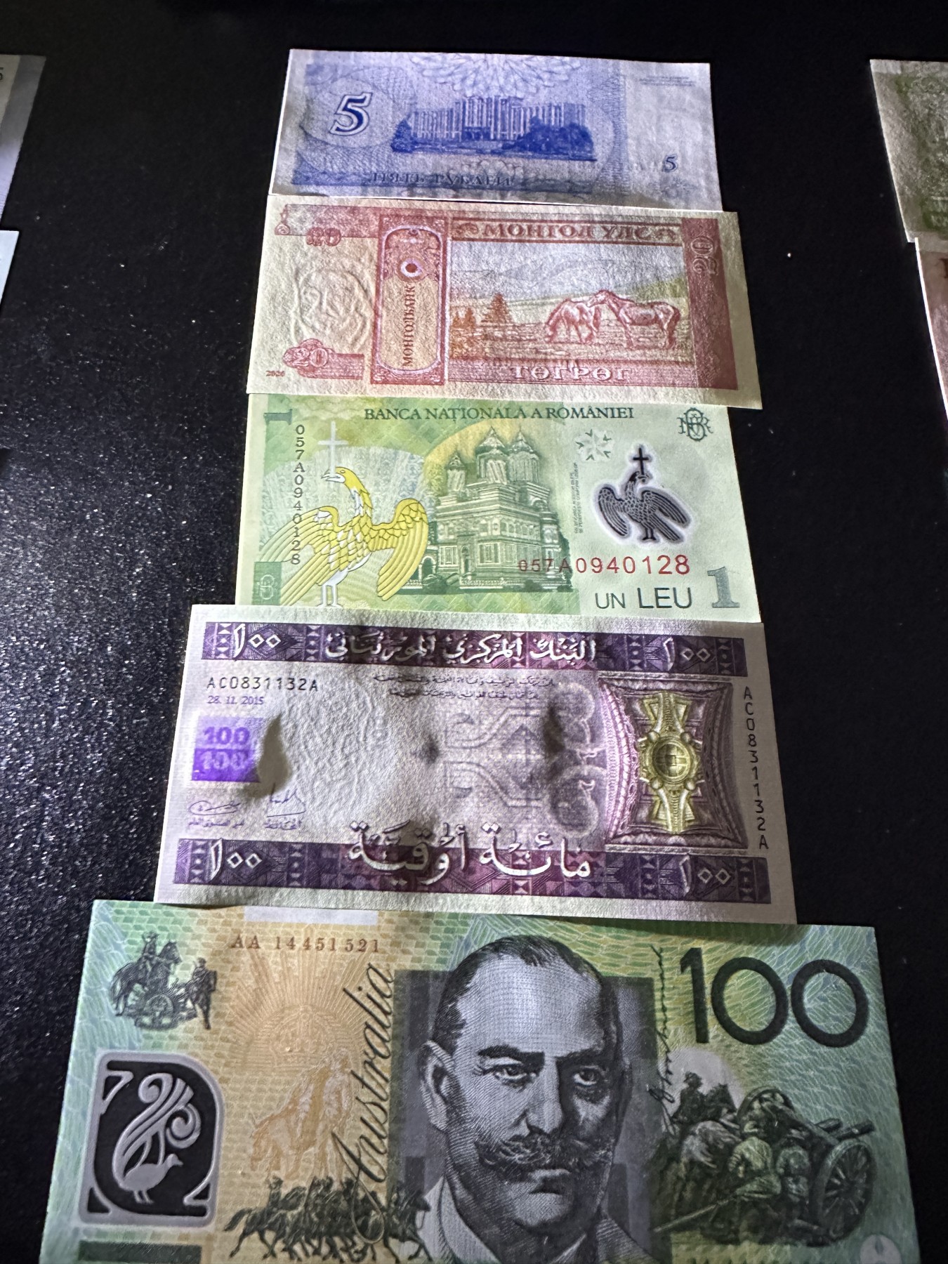 《外钞收藏家》第三百五十八期（连拍第三场） 澳大利亚AA版100澳元+散钞4张 全新UNC