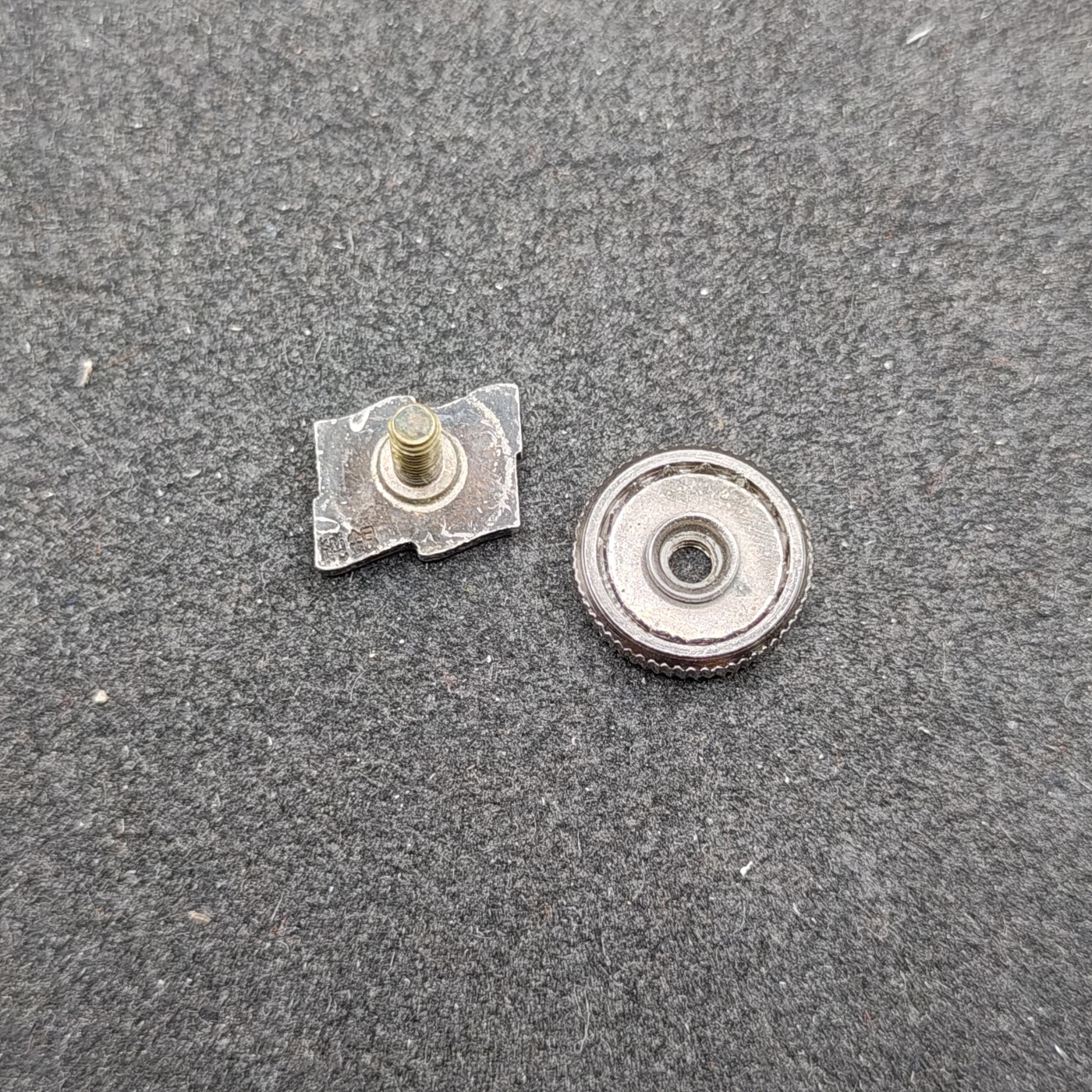 全场0元起拍 第147期 咸鱼国勋章拍卖专场 4月14日（周日）下午6：00开始 日本共产党 党员领扣章 纯银制