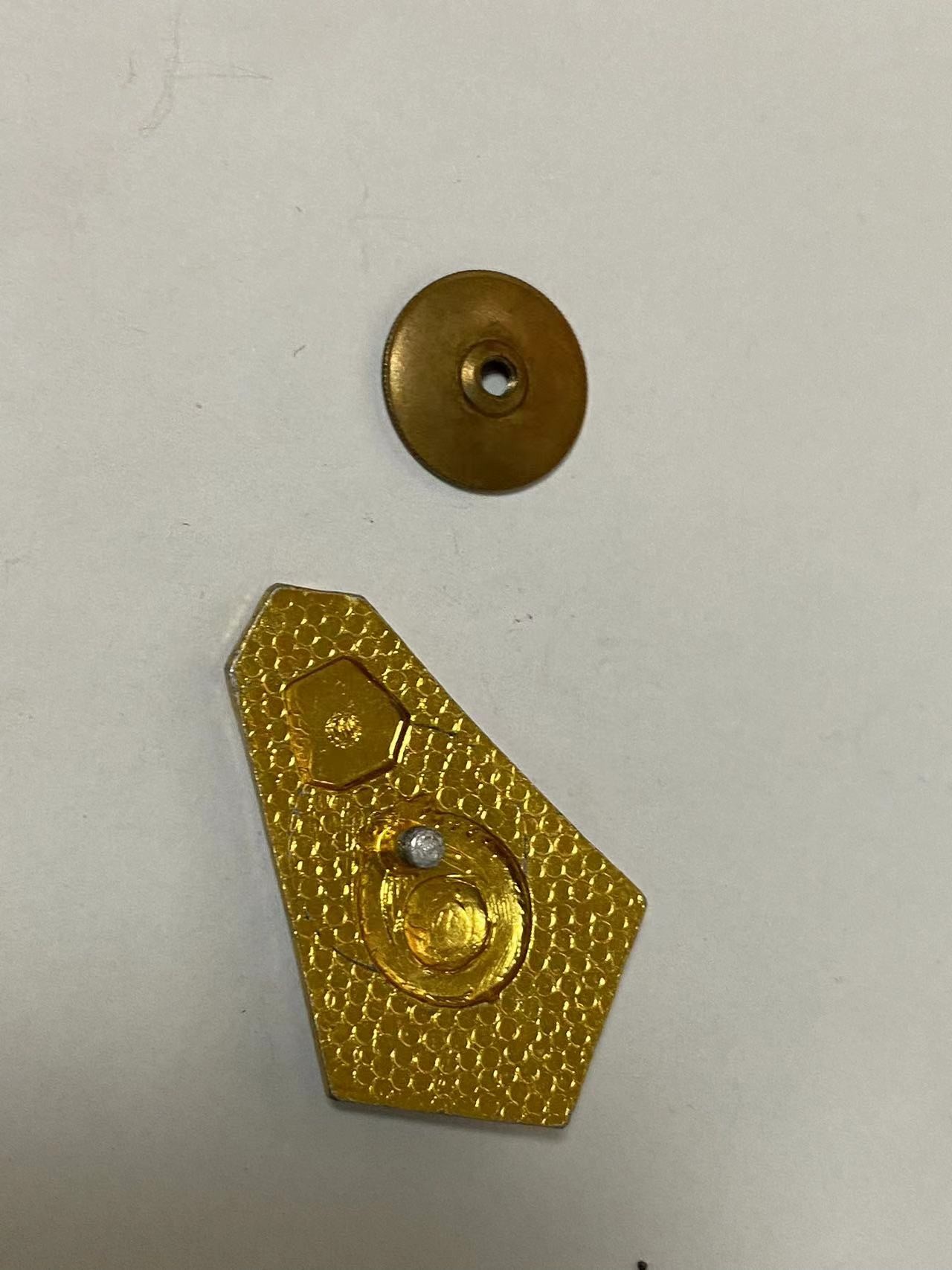 苏联勋章奖章4月11日拍卖第九期4月14日晚上九点结束 苏联校徽铝制 有磕碰 短杆 但是是比较稀有的空军的