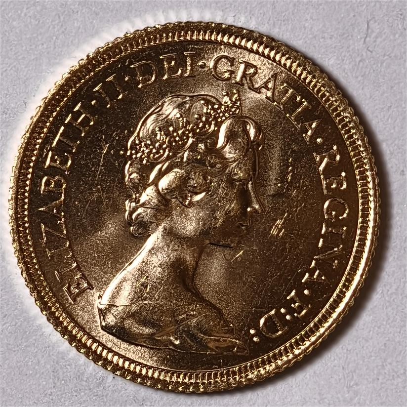 紫瑗钱币——第338期拍卖 英国 1976年 伊丽莎白二世 低冠 马剑 1索维林(磅) 8克 0.917金 UNC